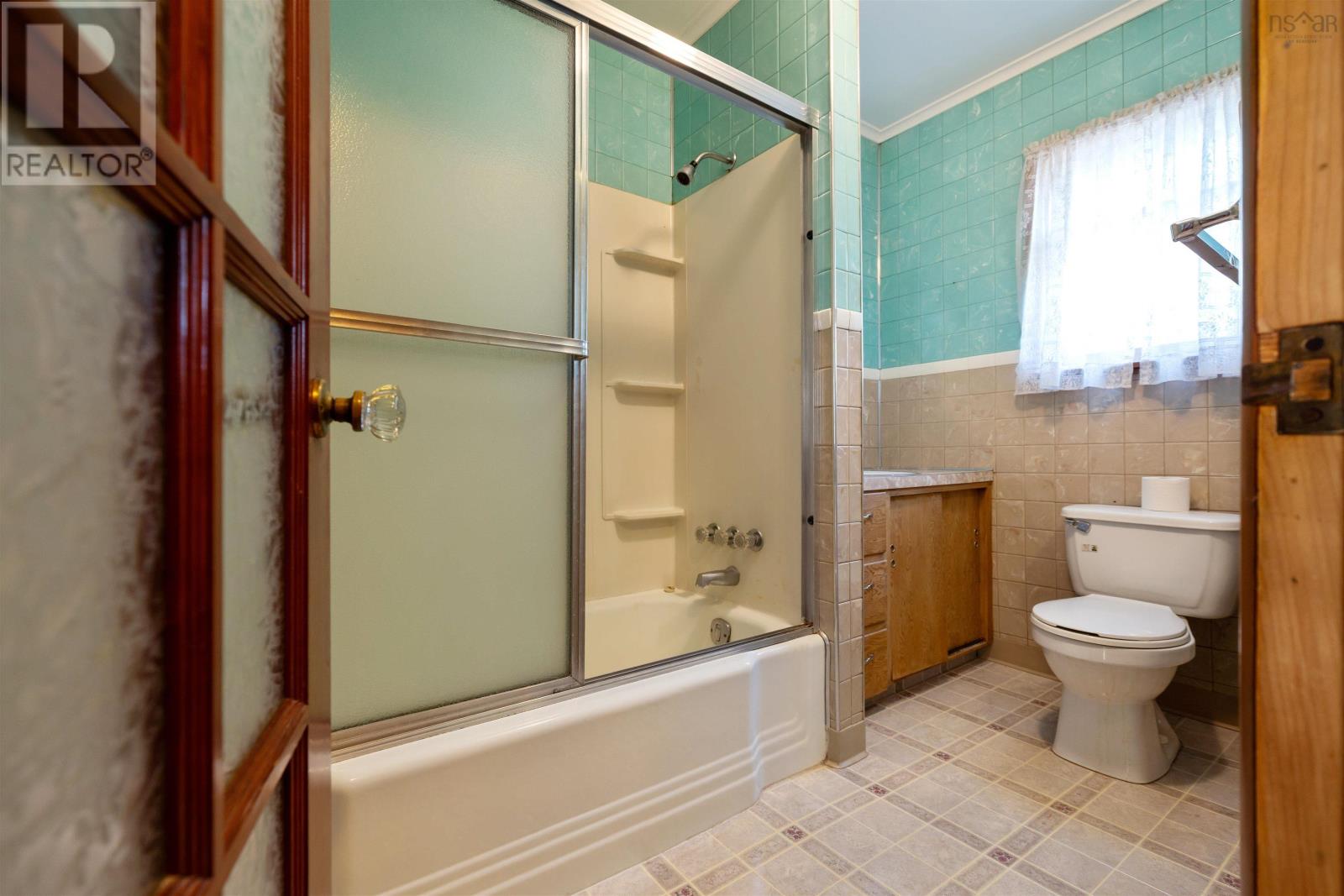 8 Robie Street Property Photo 34