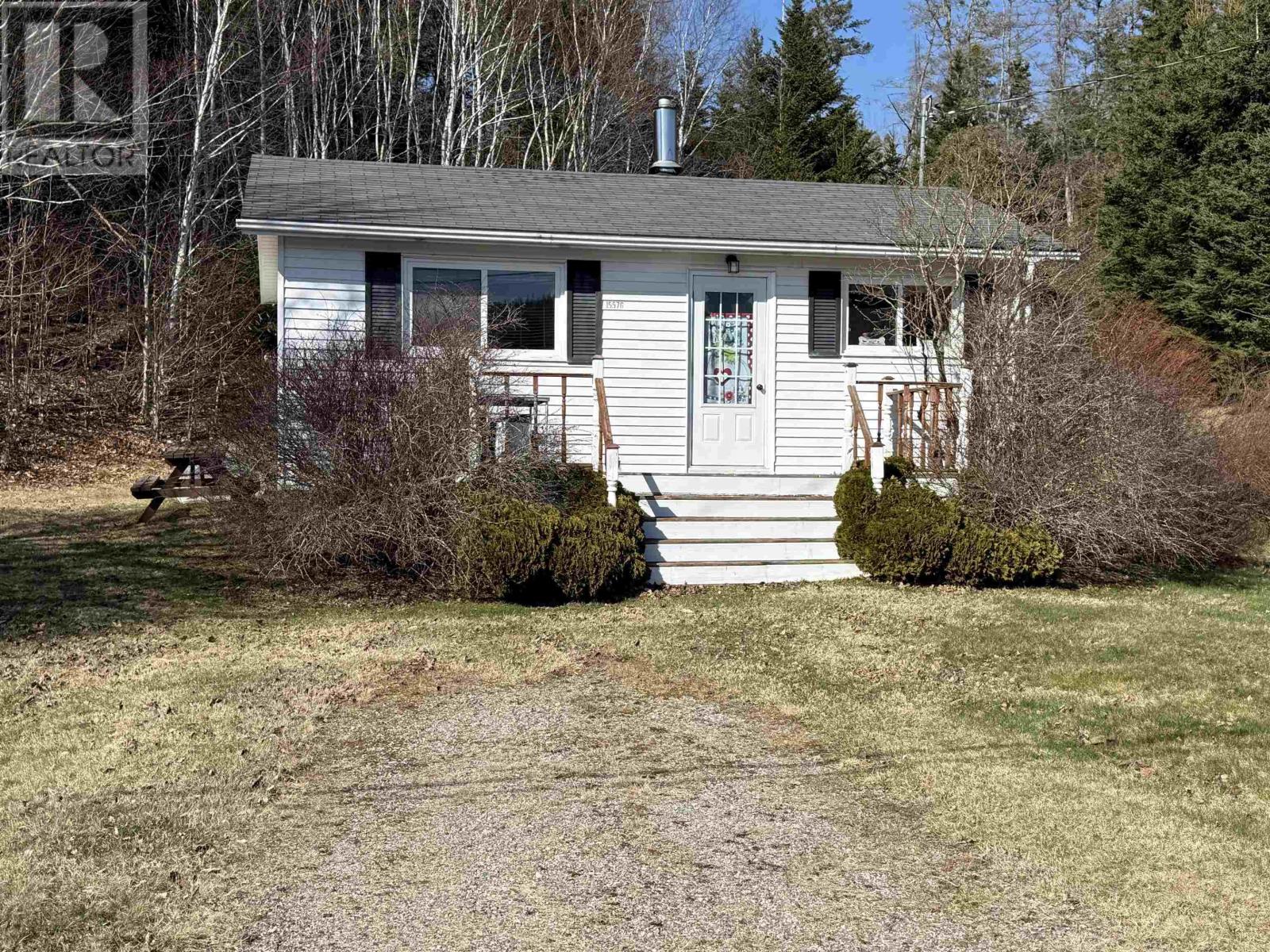 15576 Highway 316 Property Photo 1