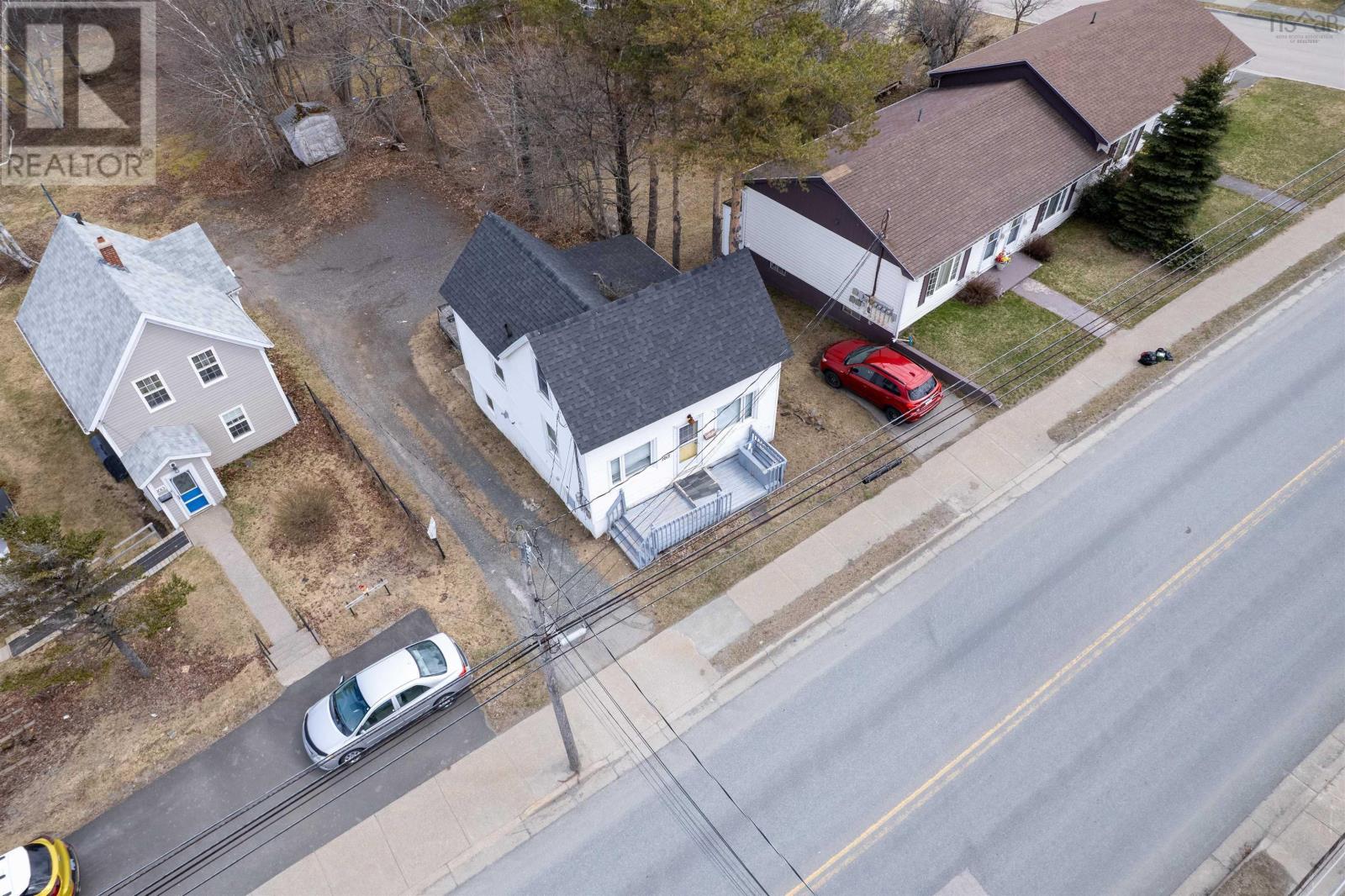 1017 George Street Property Photo 7
