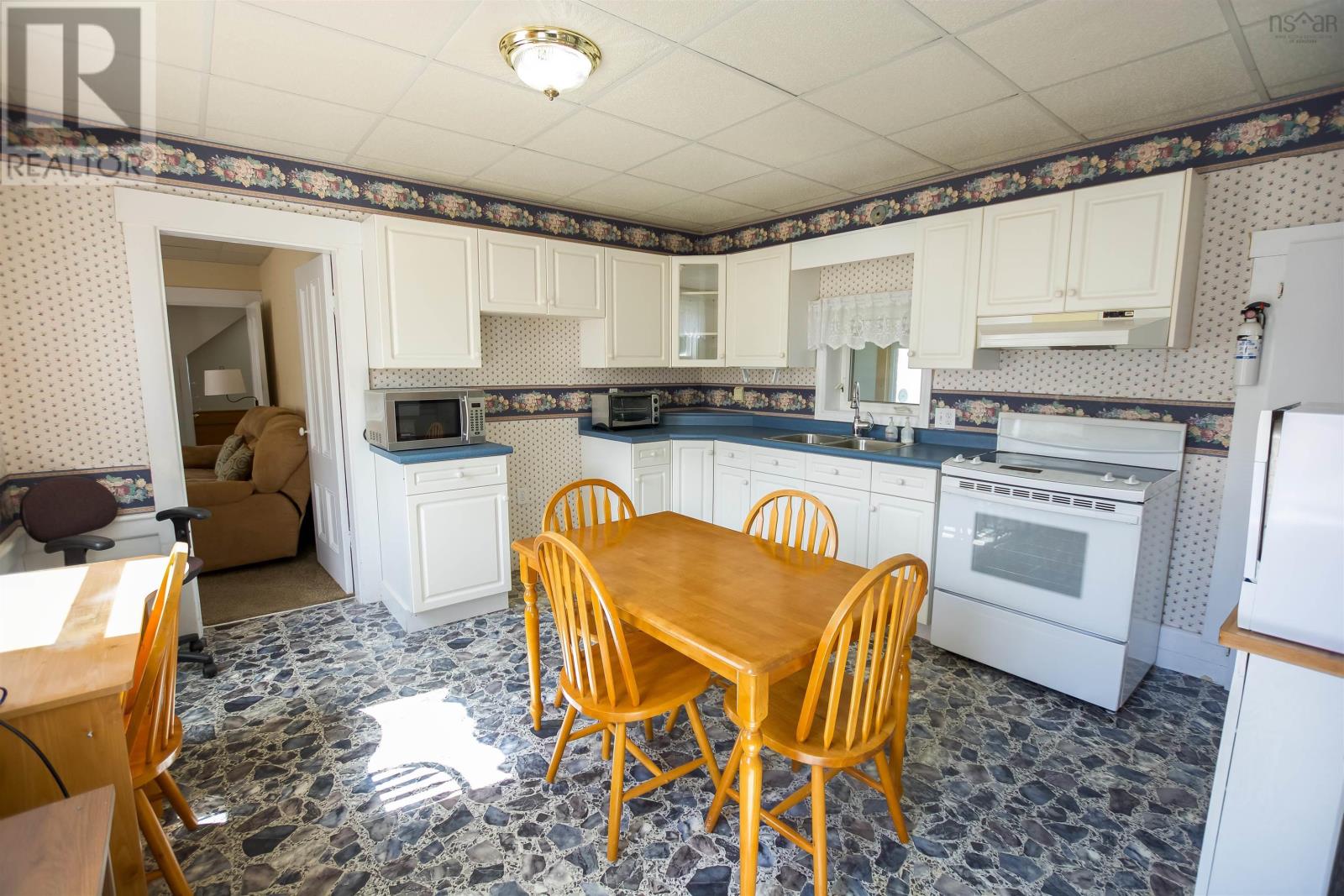 2559 Patrice Road Property Photo 6