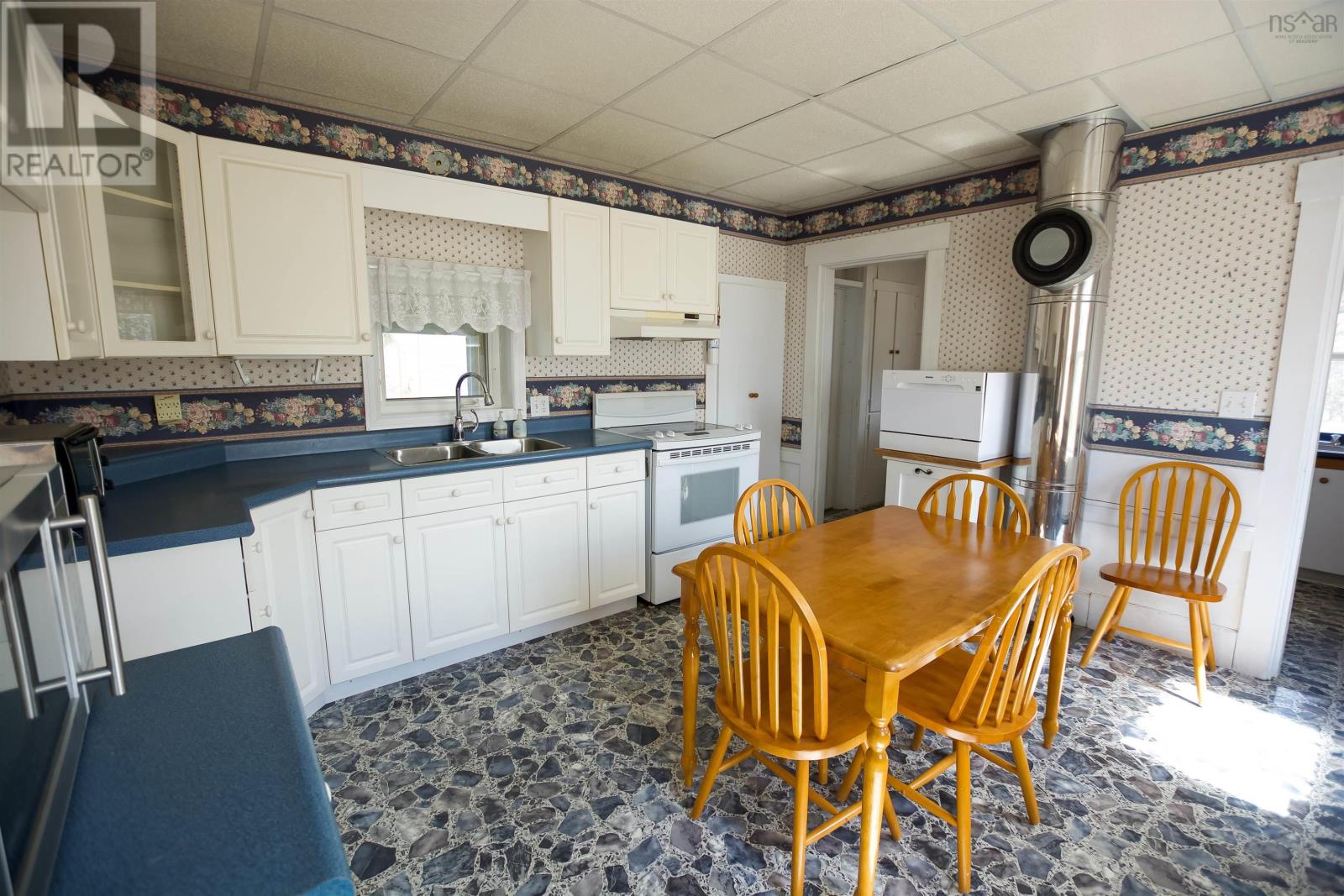 2559 Patrice Road Property Photo 8