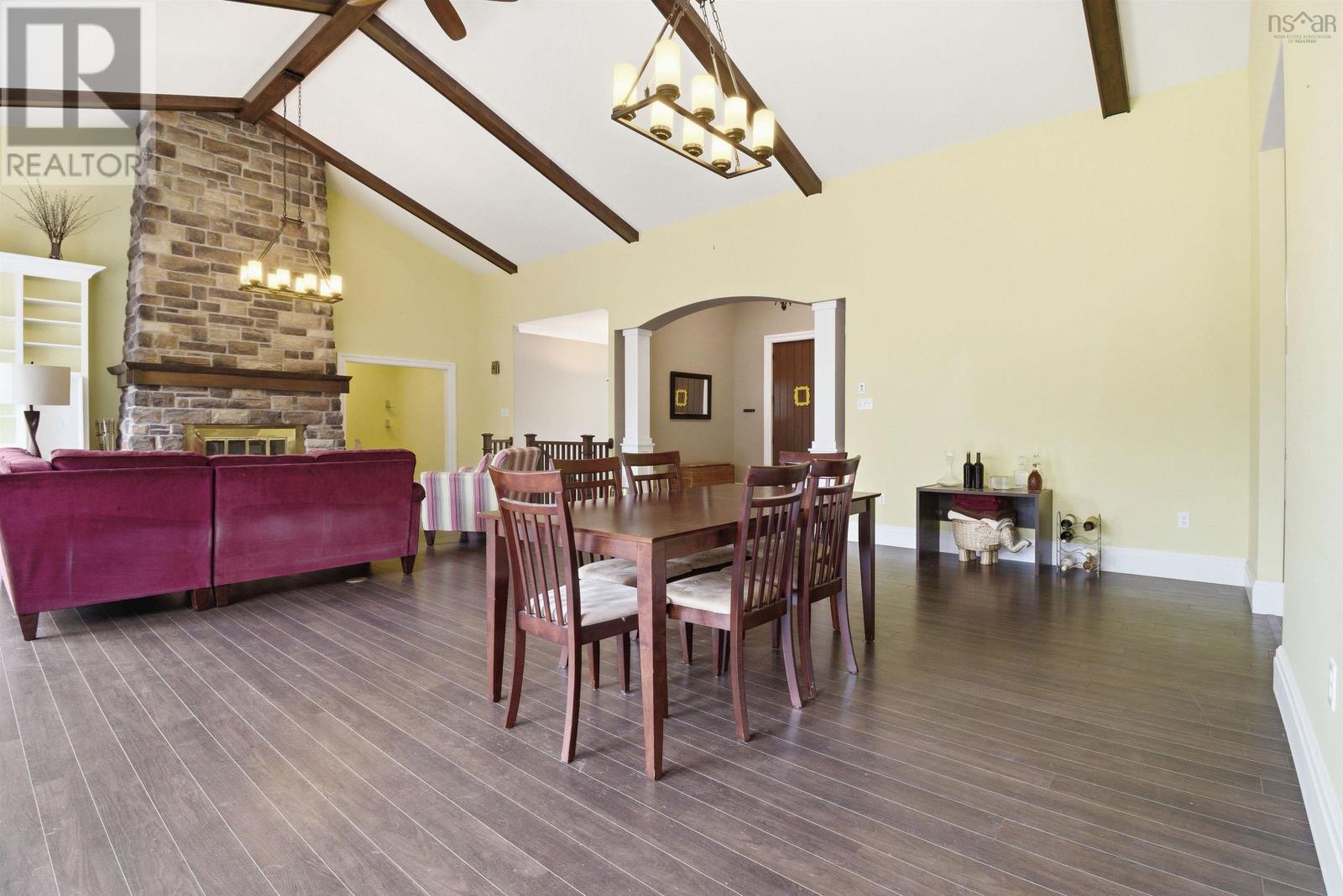 695 Sandwick Drive Property Photo 4