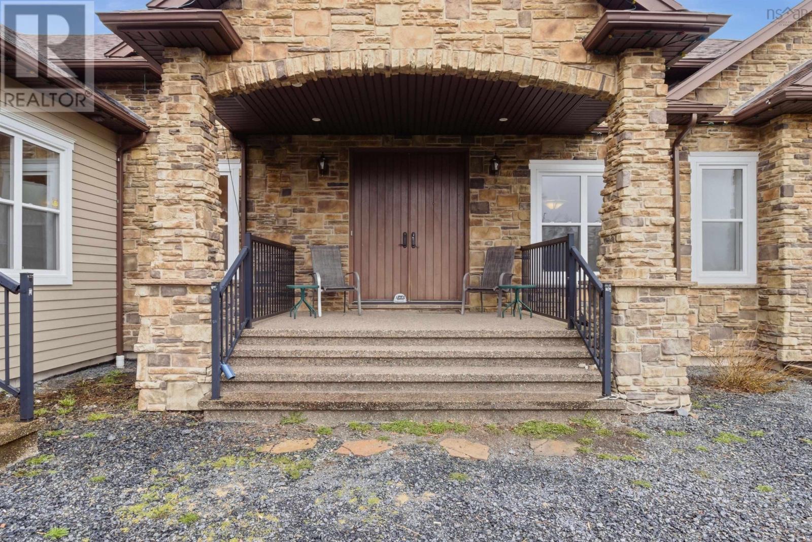 695 Sandwick Drive Property Photo 7