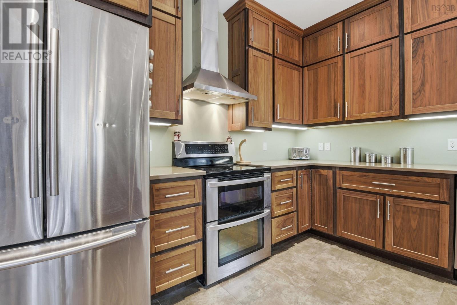 695 Sandwick Drive Property Photo 12