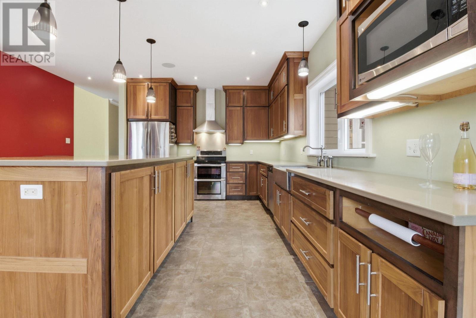 695 Sandwick Drive Property Photo 14