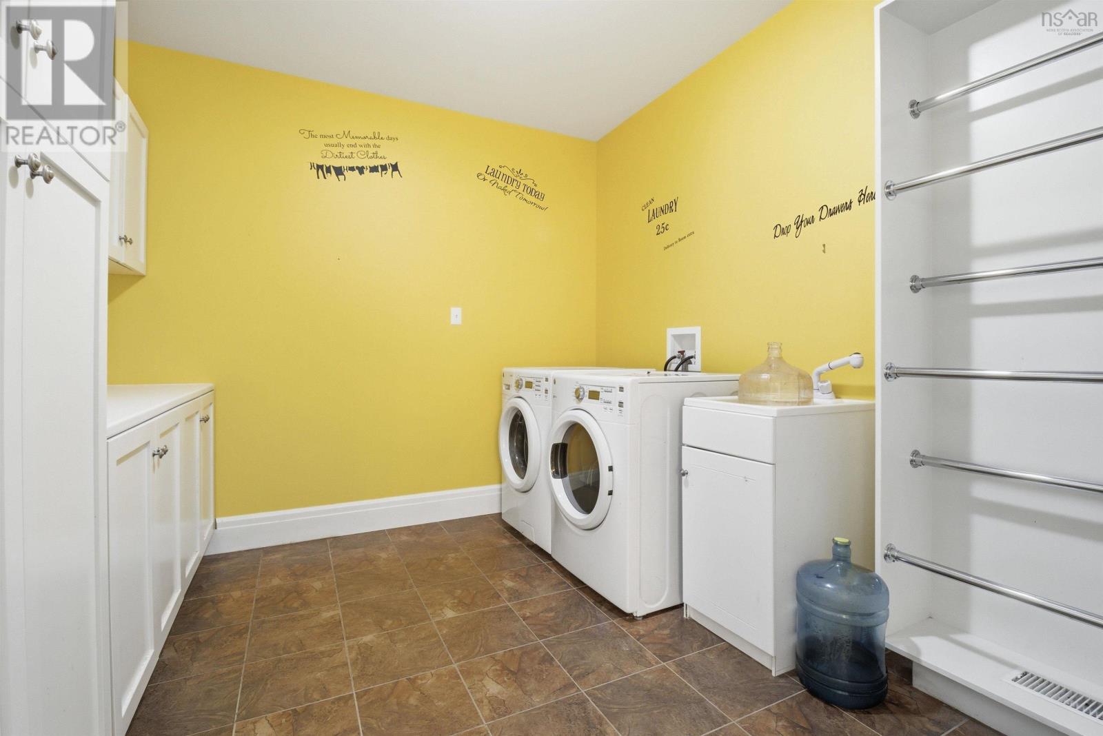 695 Sandwick Drive Property Photo 21