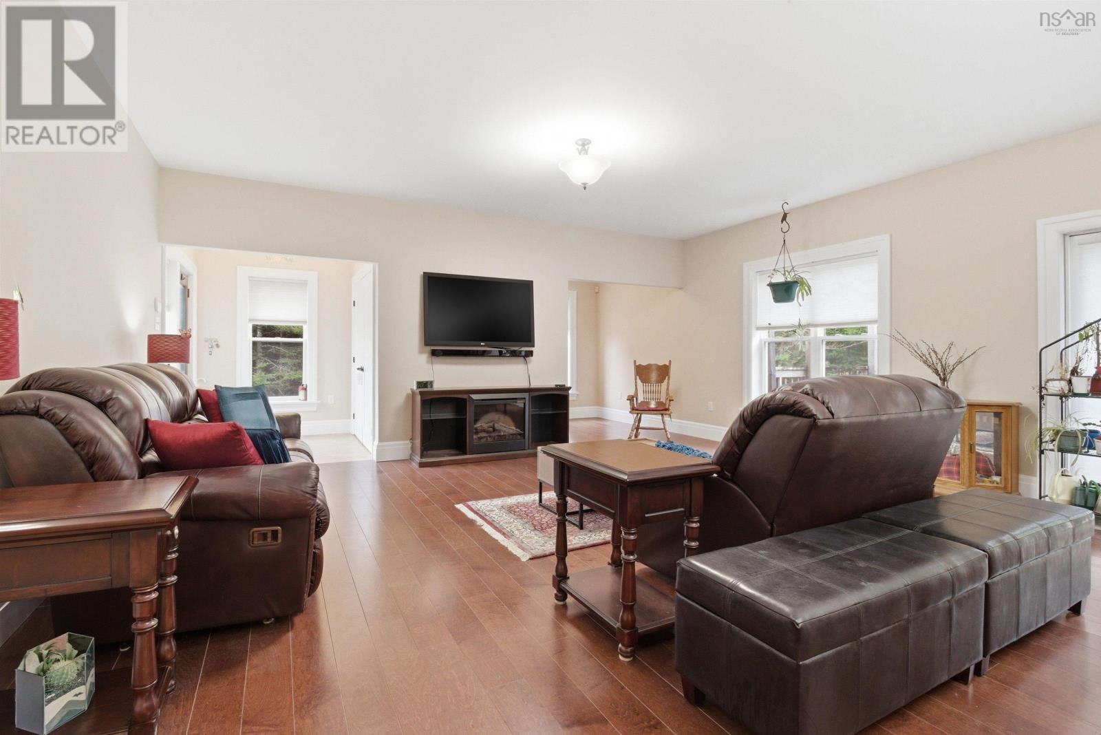 695 Sandwick Drive Property Photo 28