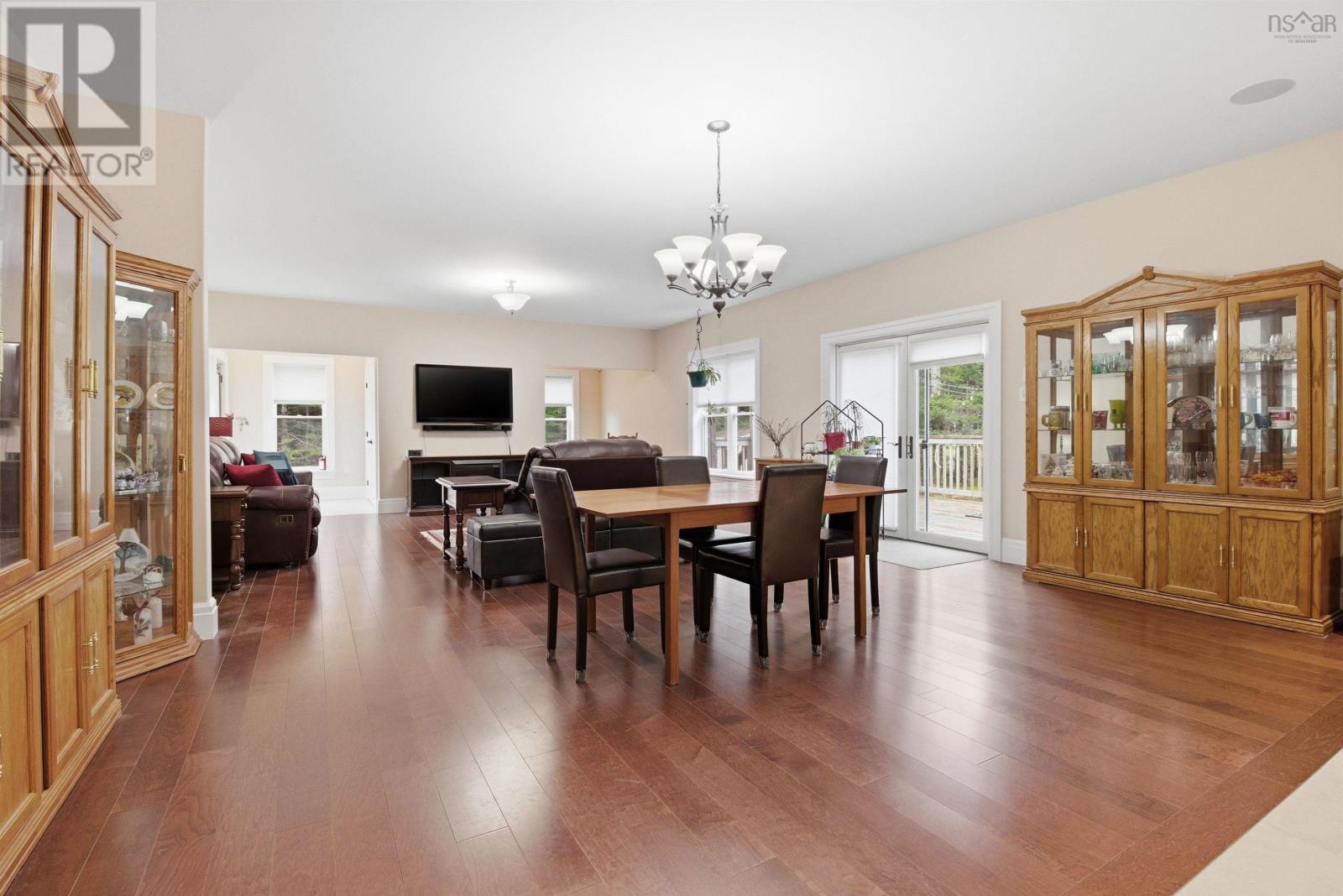 695 Sandwick Drive Property Photo 32