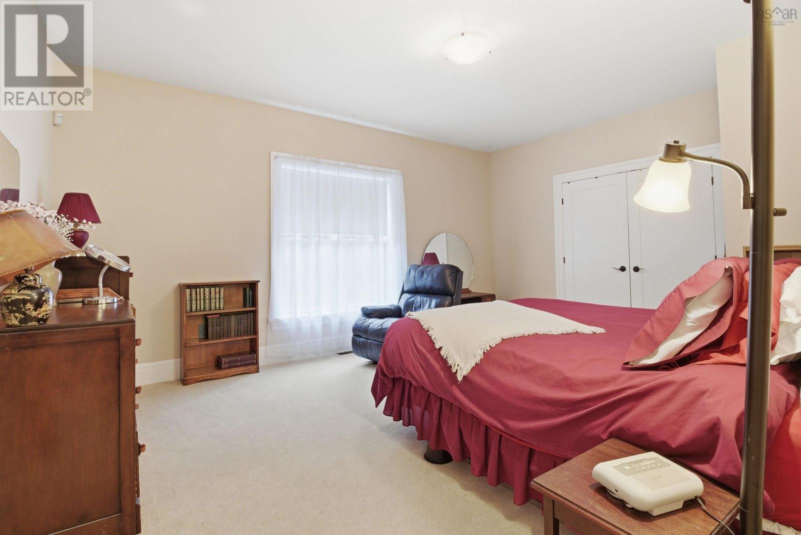 695 Sandwick Drive Property Photo 33