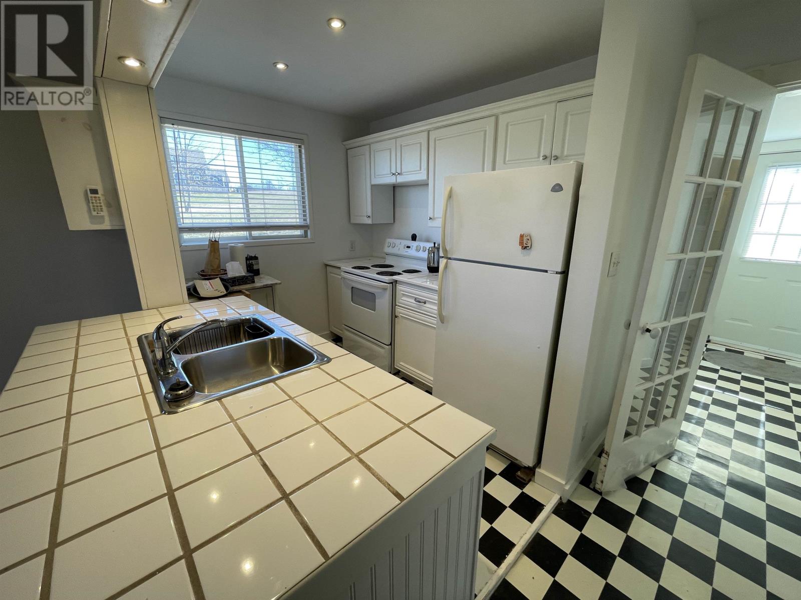 41044 Rte 2 Western Road Property Photo 4