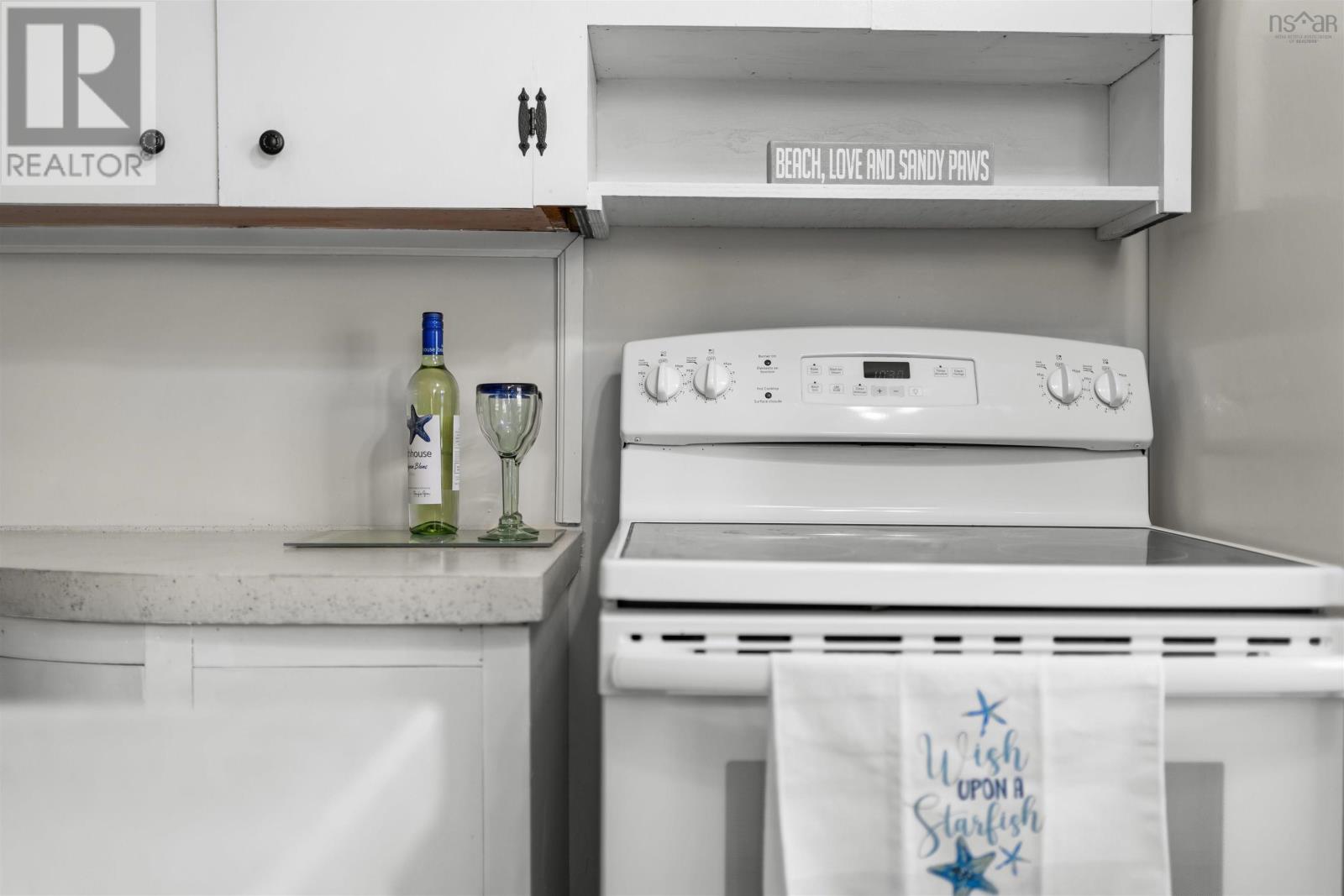 6143 Little Harbour Road Property Photo 14