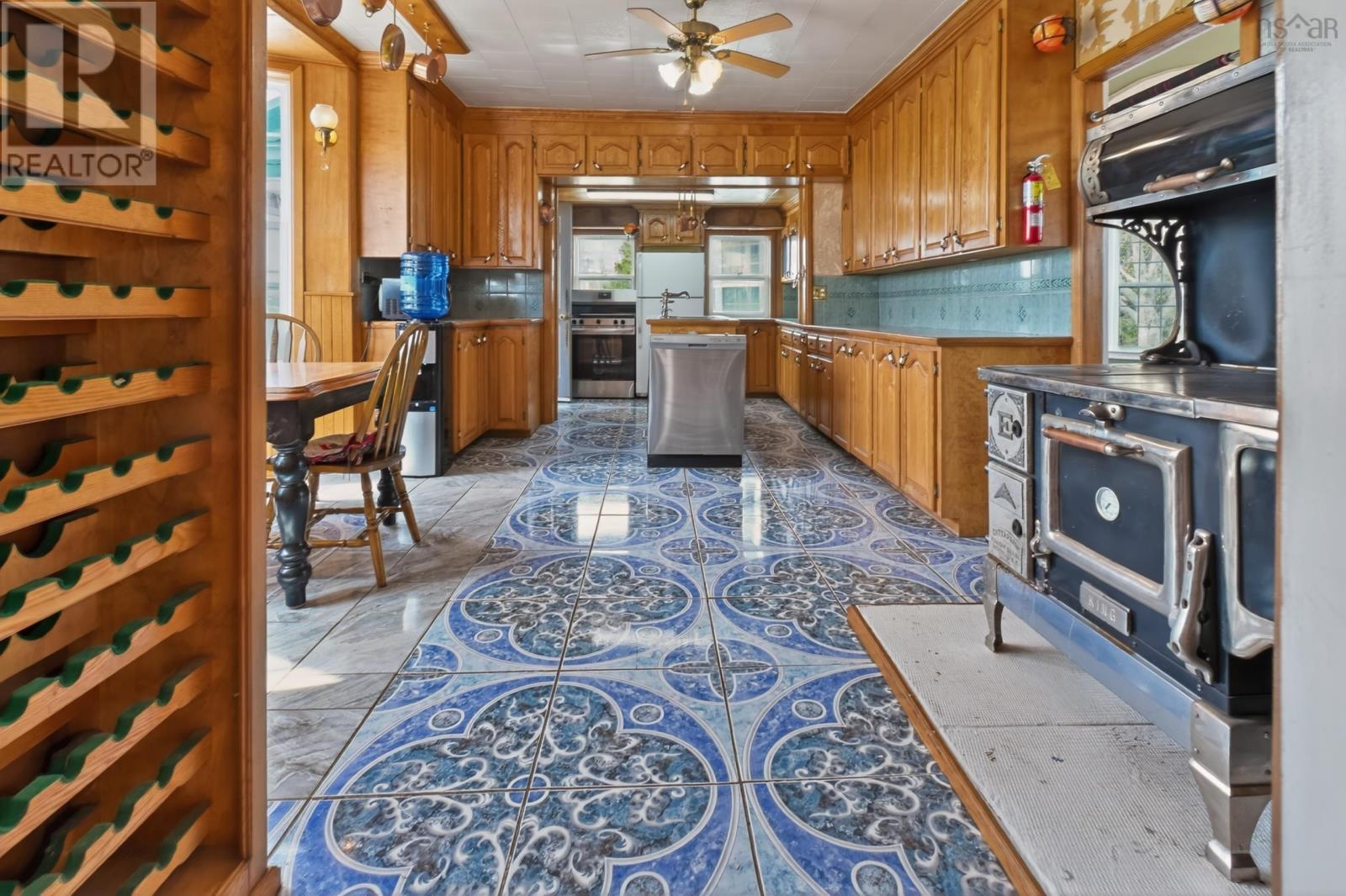 460 Red Point Road Property Photo 9