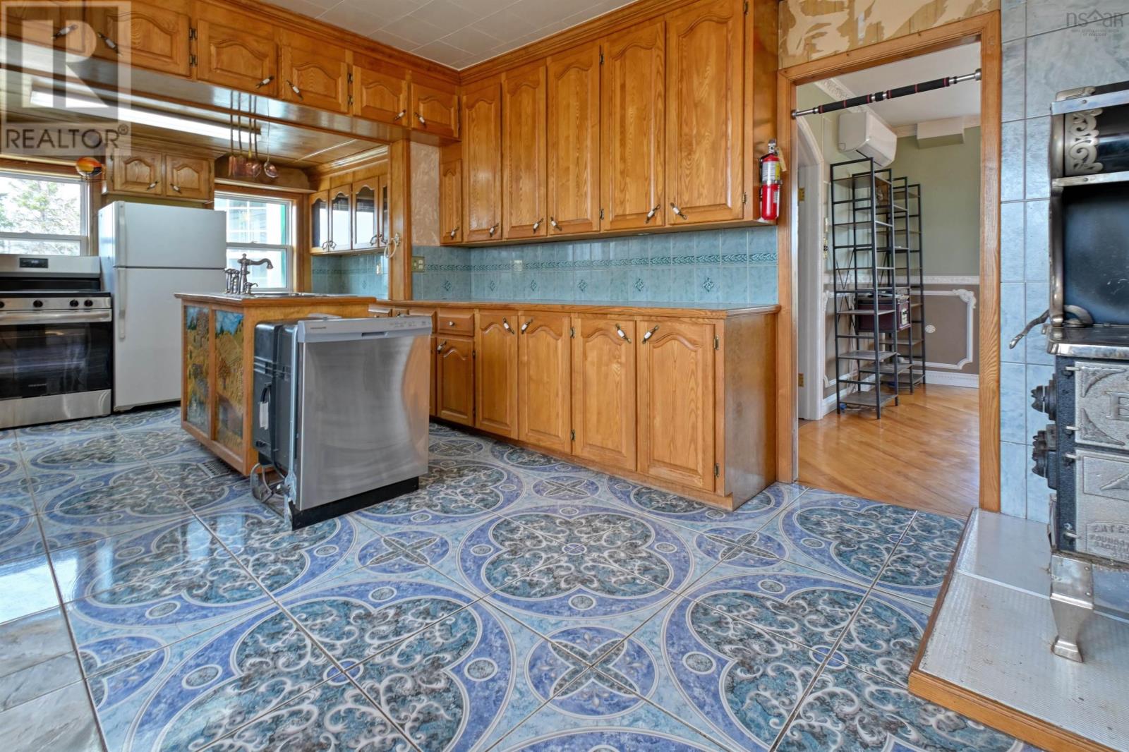 460 Red Point Road Property Photo 11