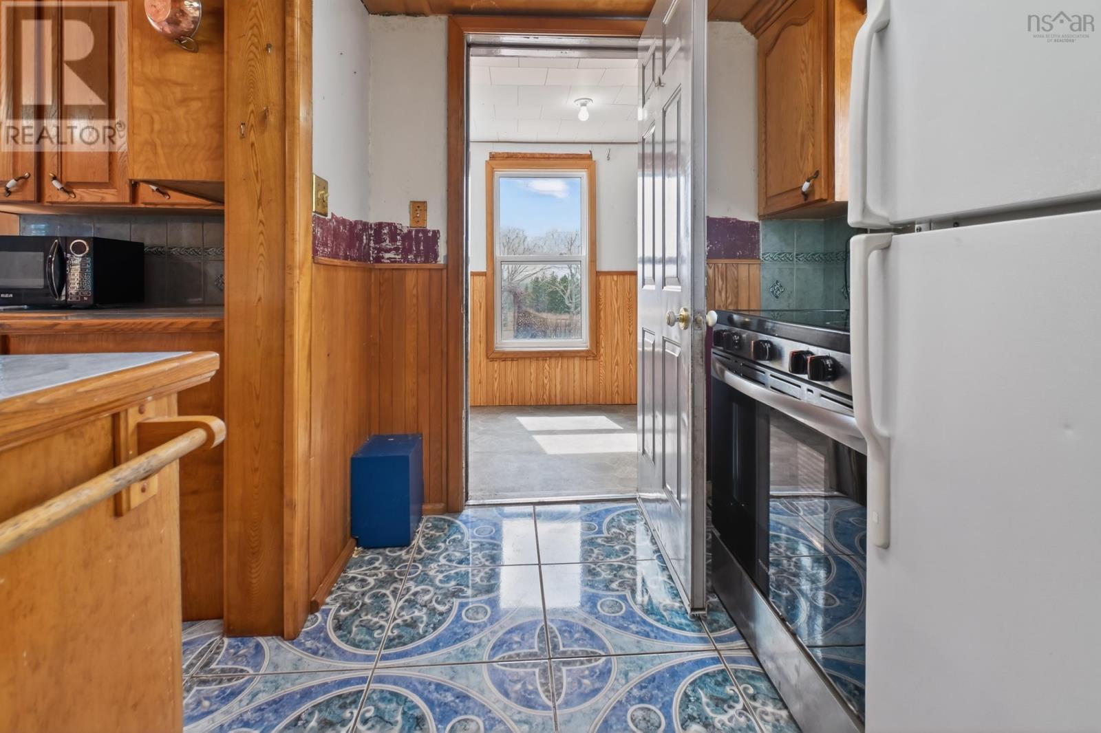 460 Red Point Road Property Photo 14
