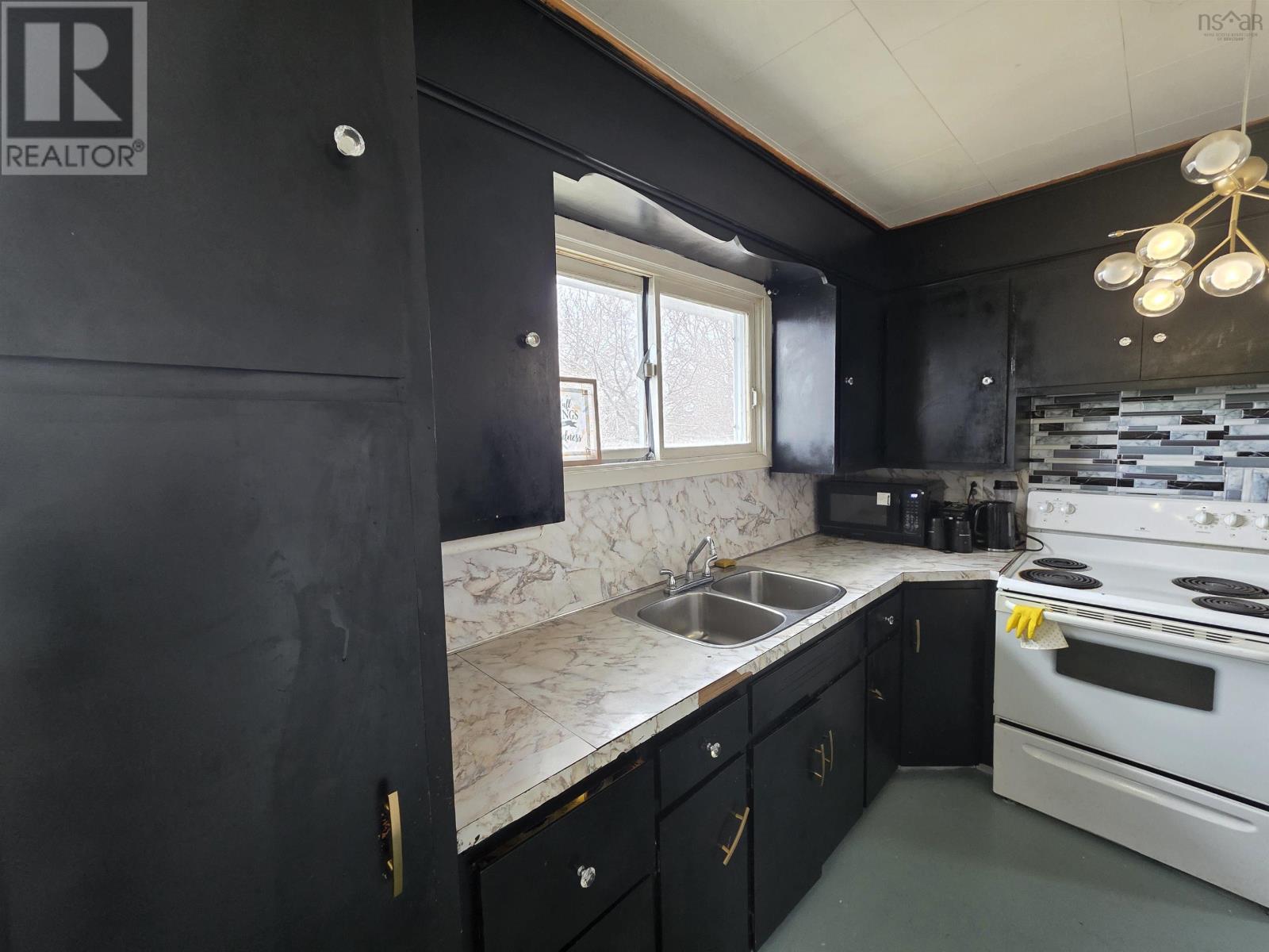 244 Ashby Road Property Photo 5