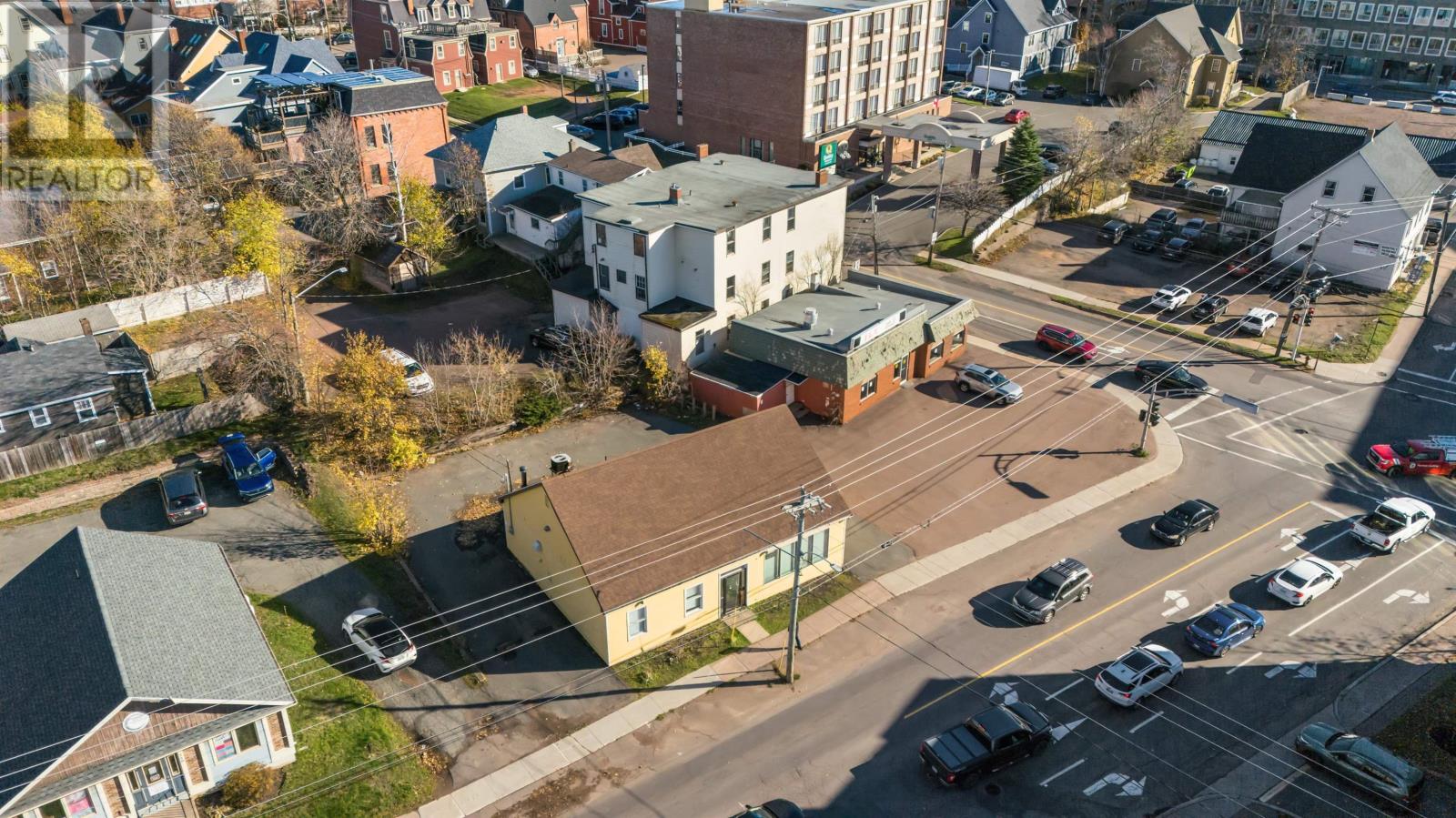 202&216 University Avenue Property Photo 10
