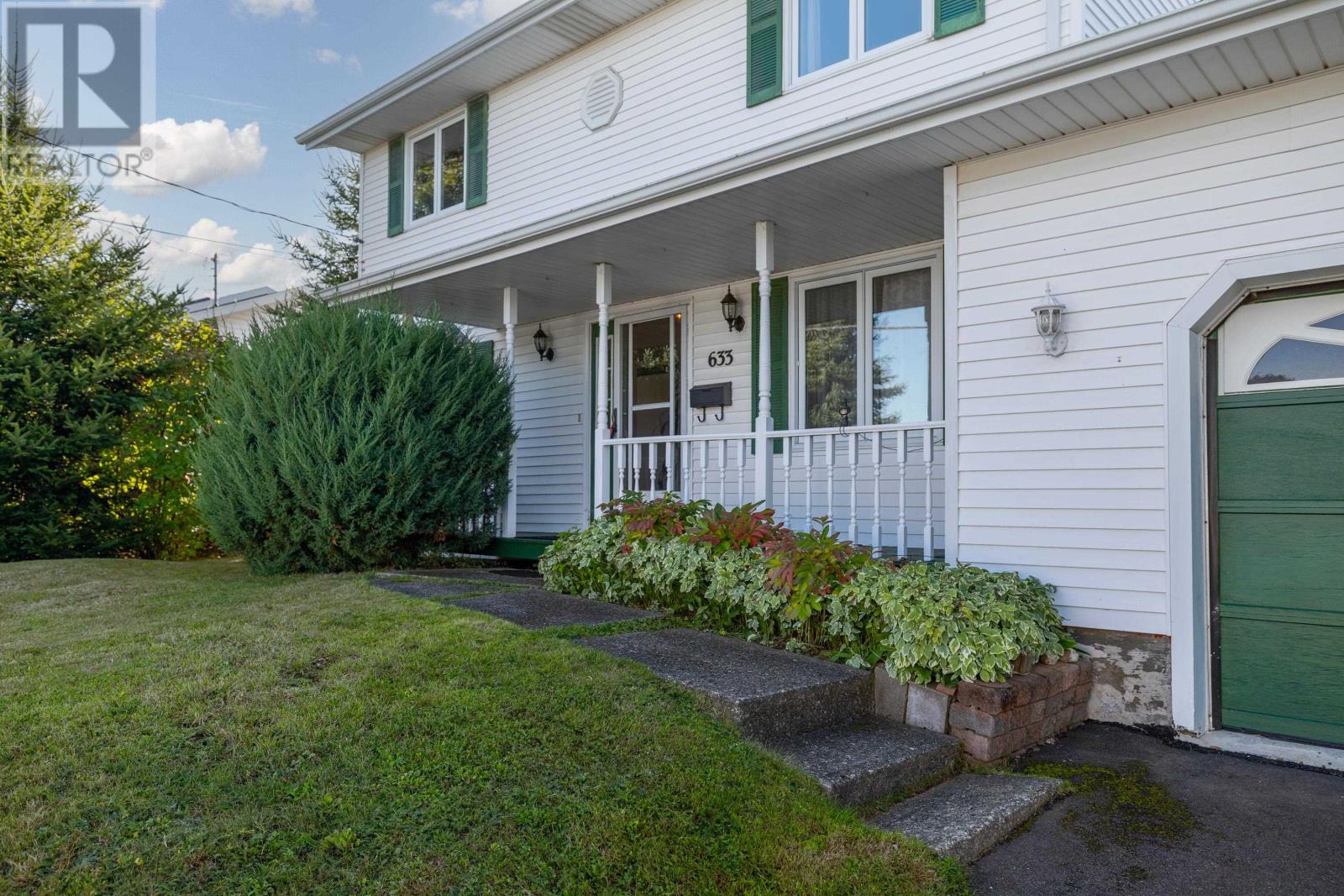 633 Queen Street Property Photo 4