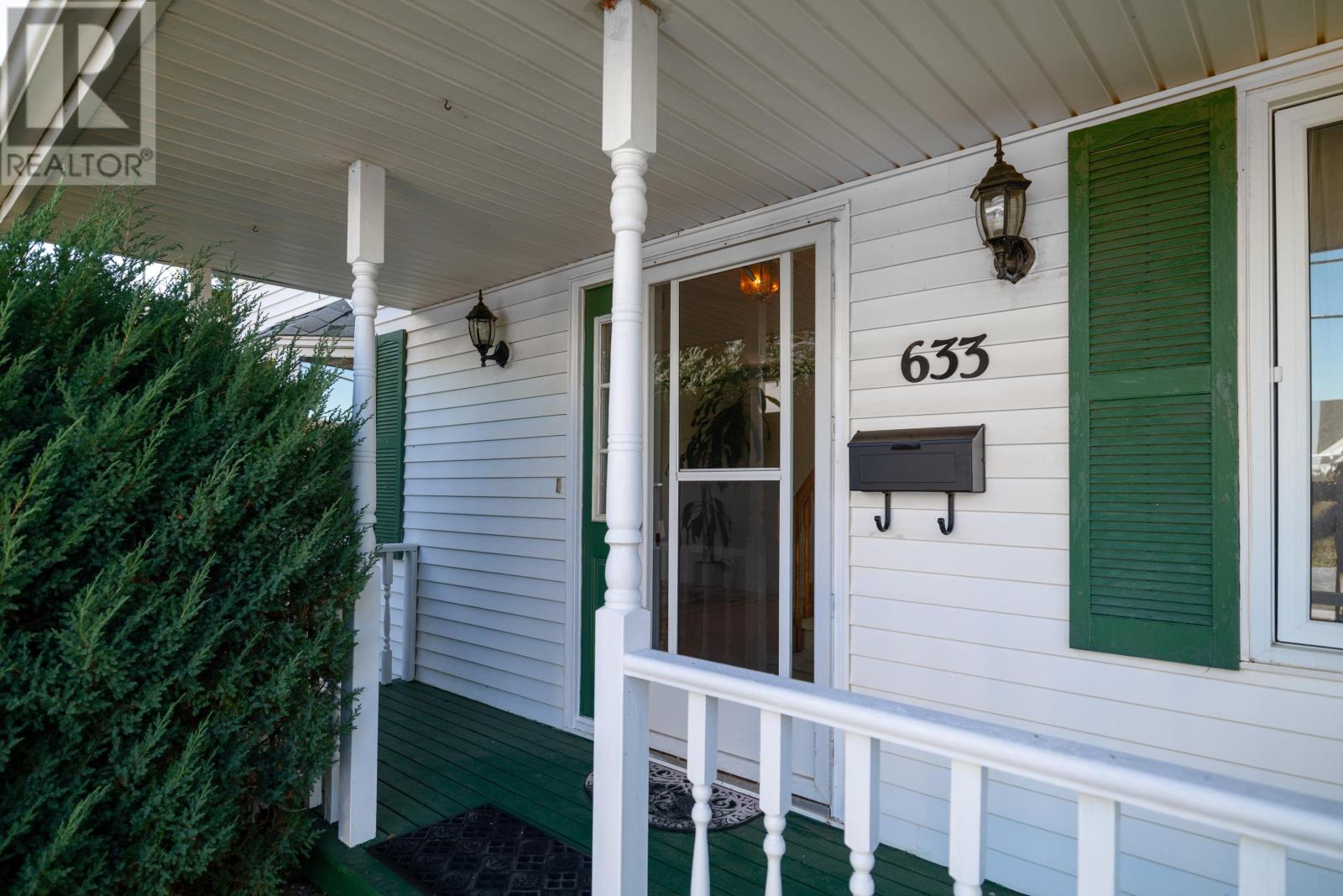 633 Queen Street Property Photo 5