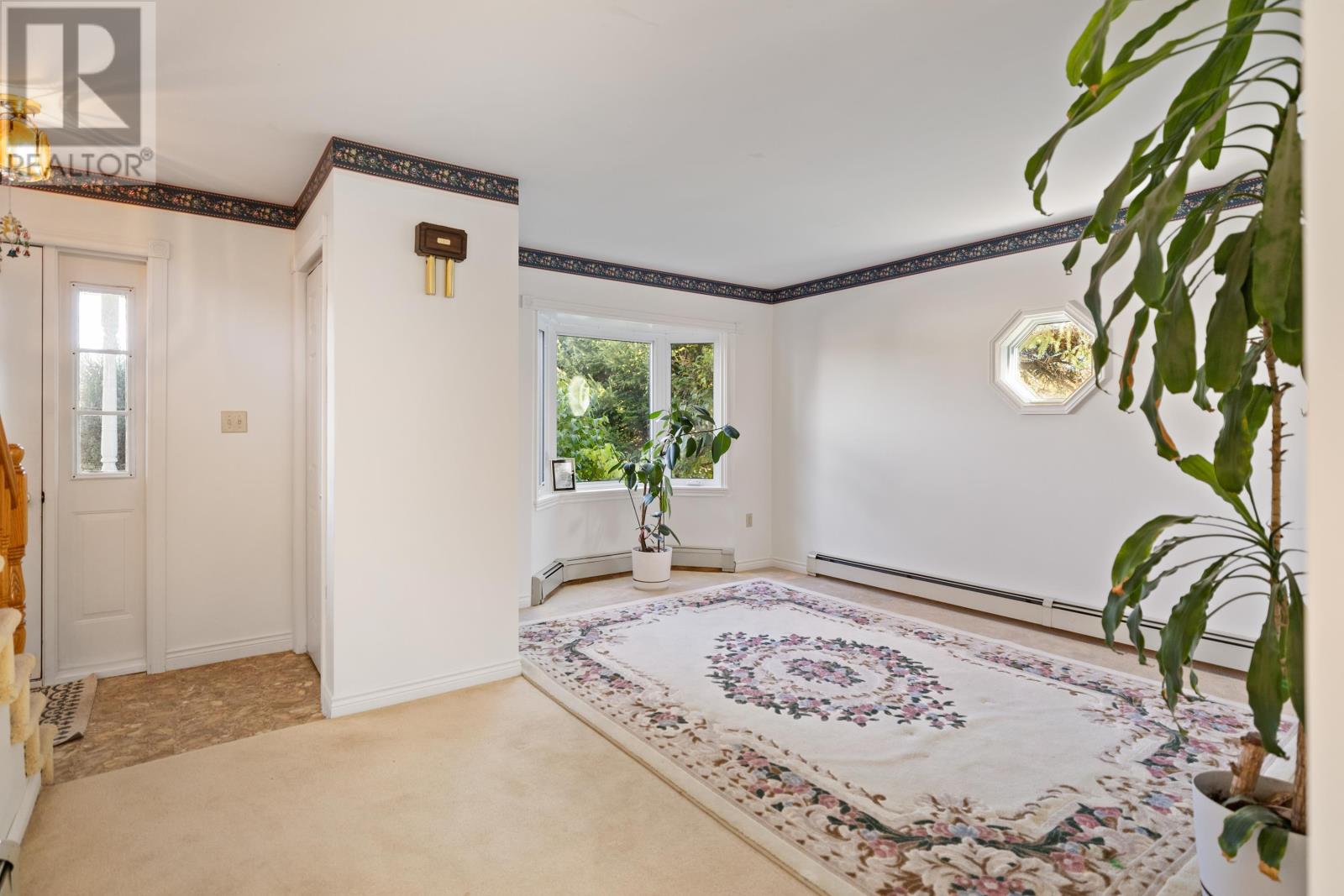 633 Queen Street Property Photo 8