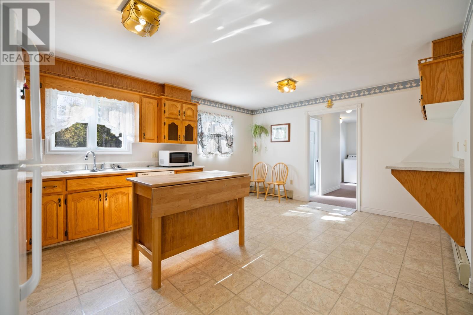 633 Queen Street Property Photo 10