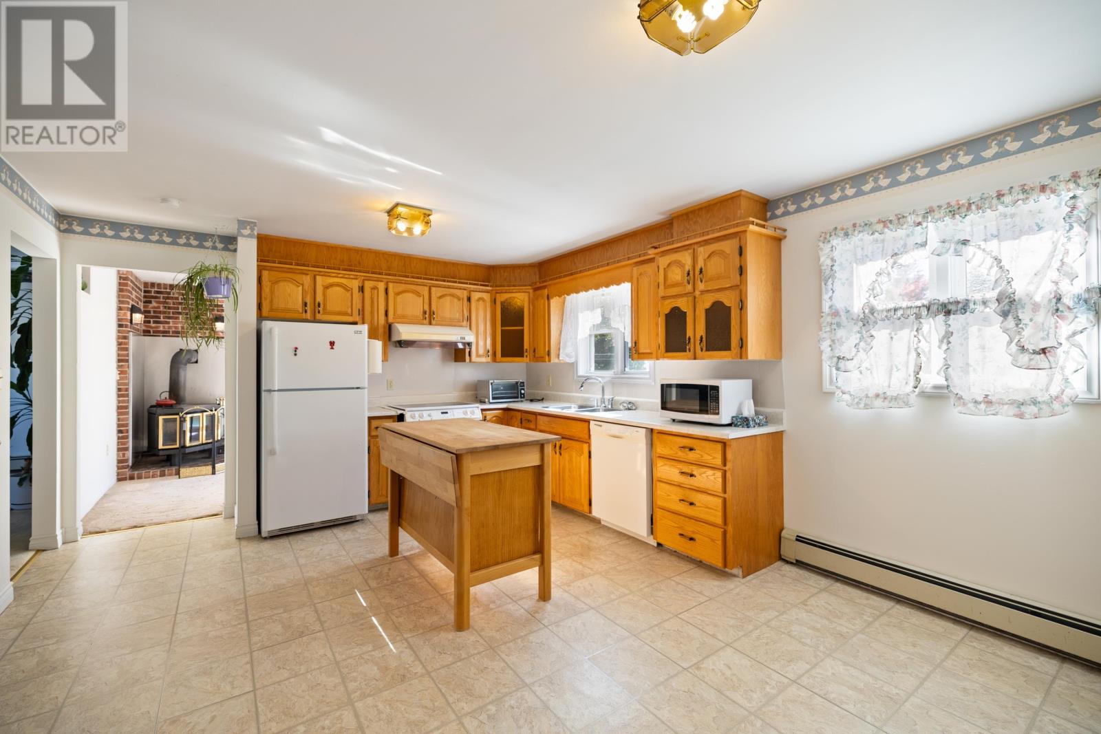 633 Queen Street Property Photo 11