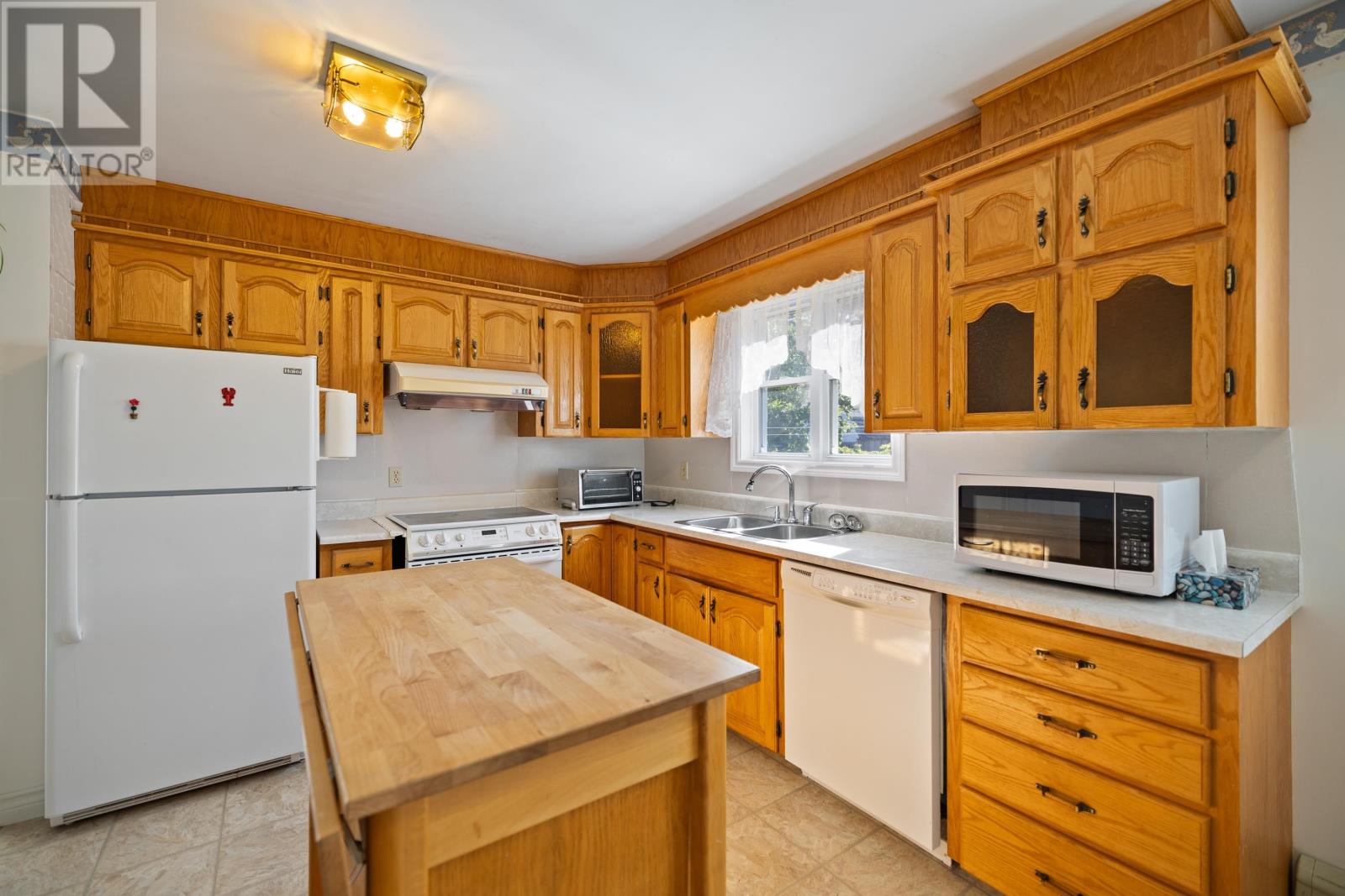 633 Queen Street Property Photo 12