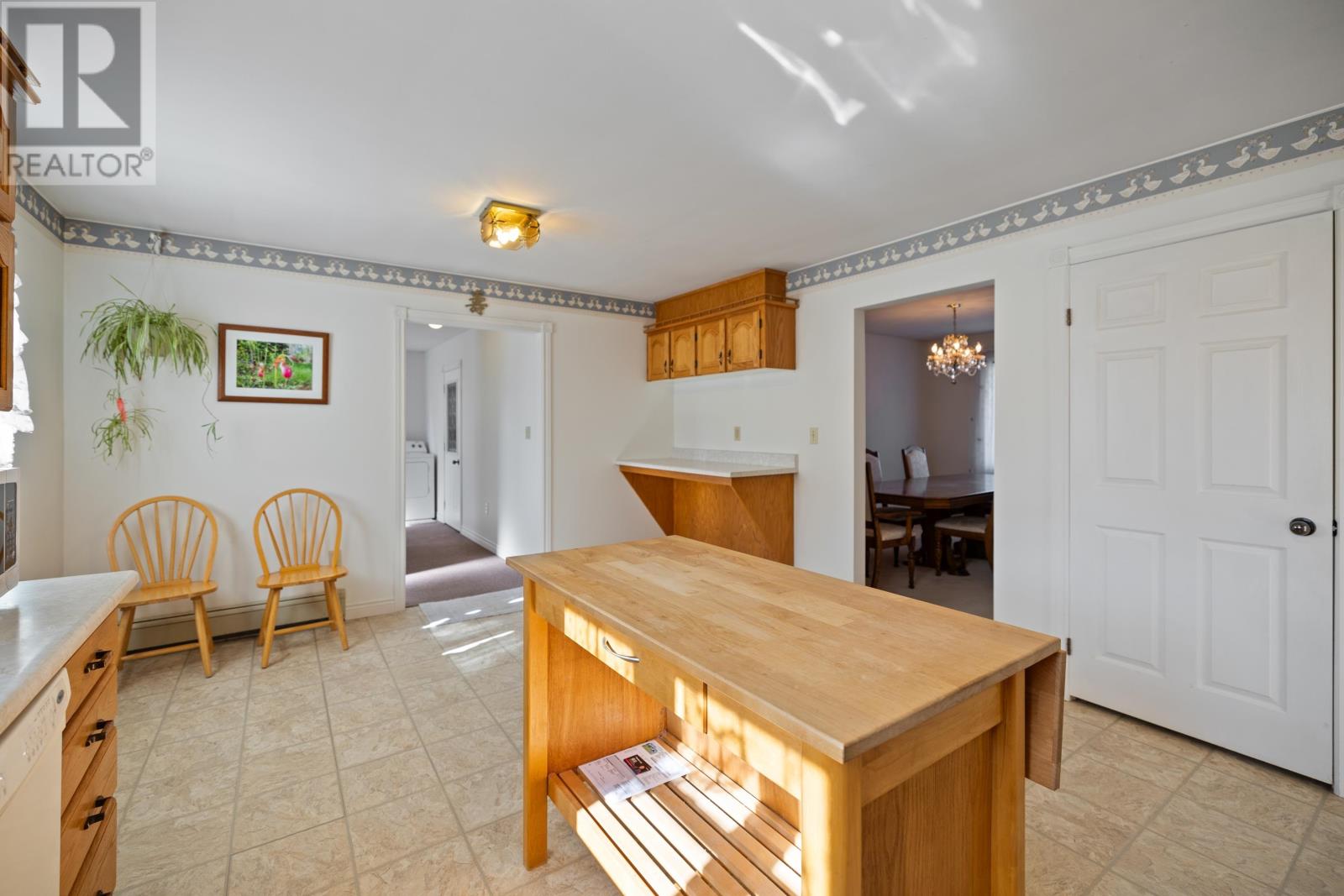 633 Queen Street Property Photo 14
