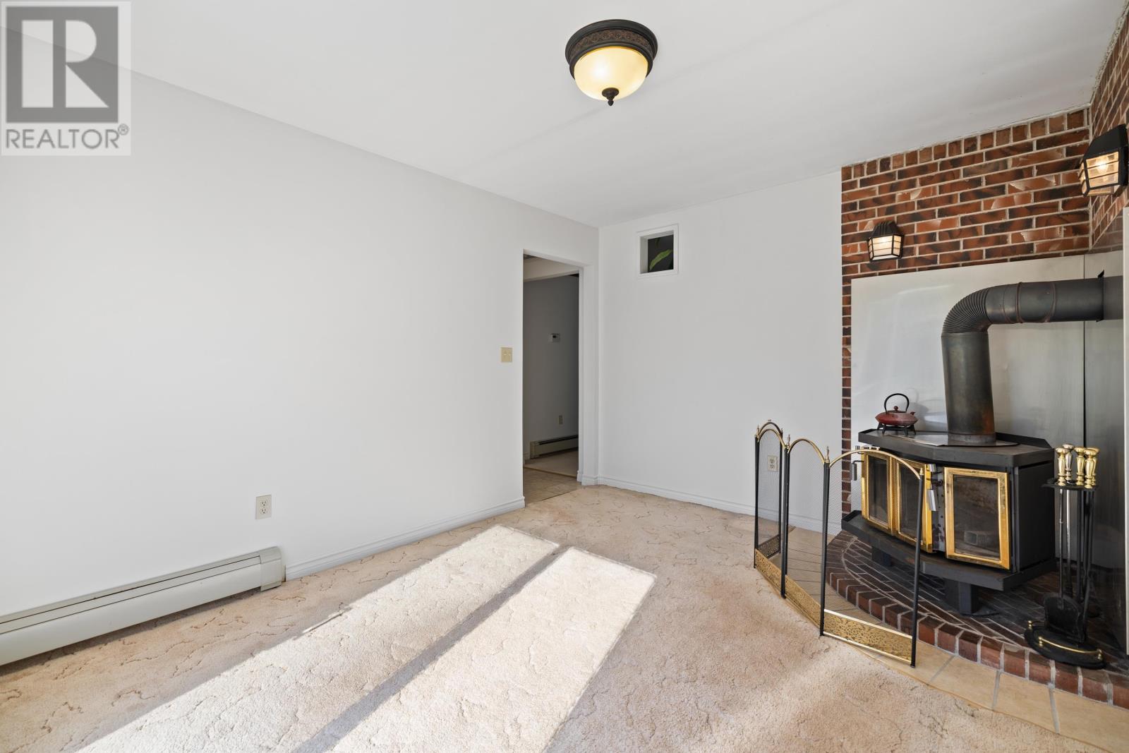 633 Queen Street Property Photo 17