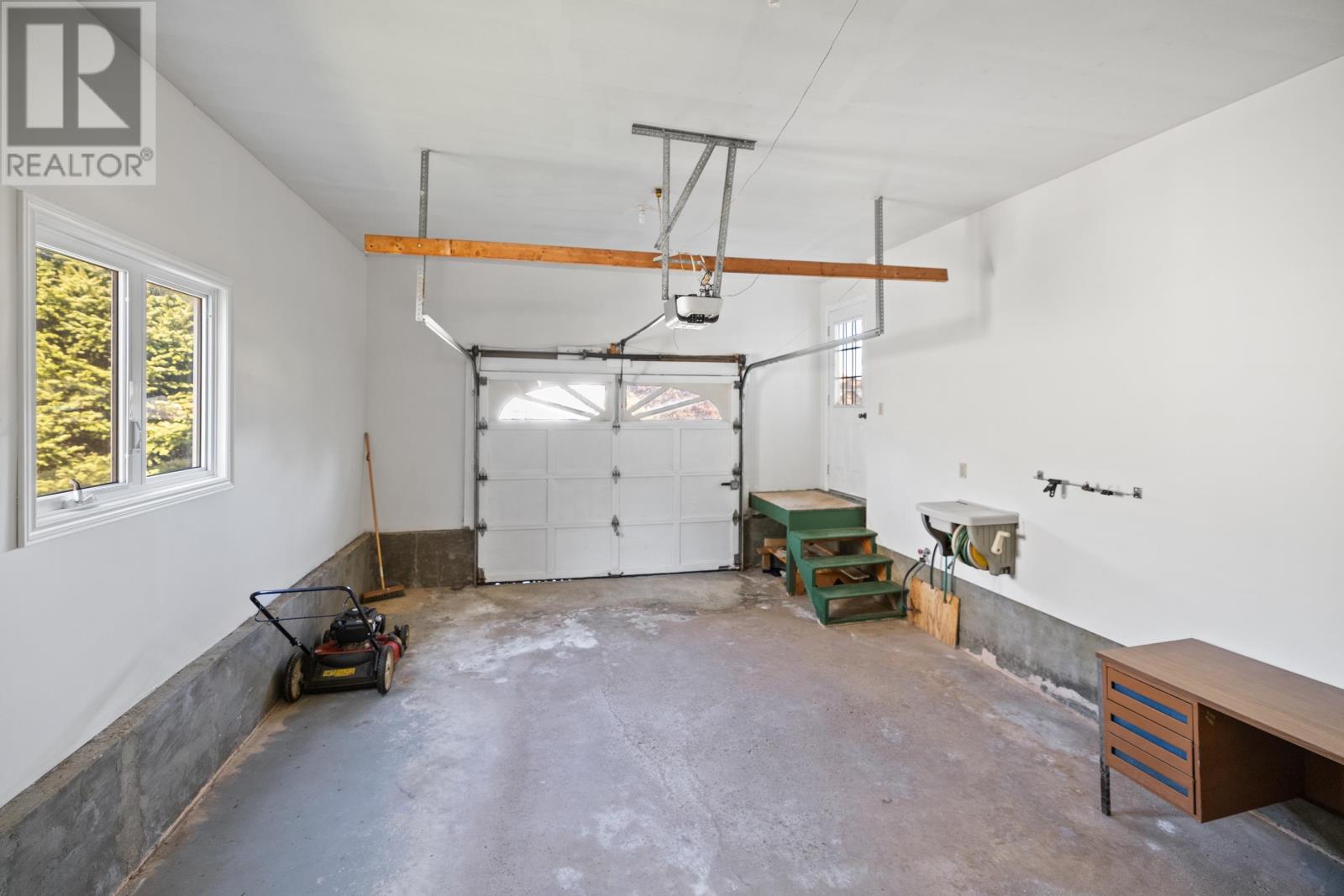 633 Queen Street Property Photo 21