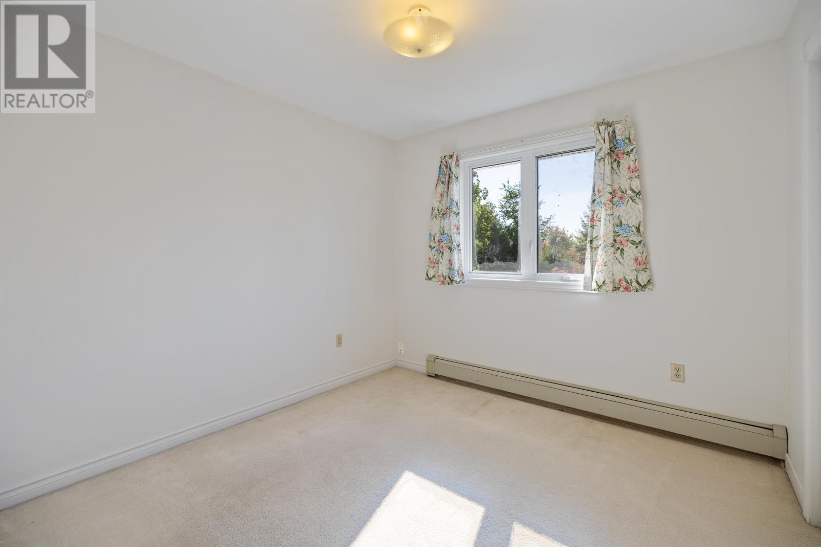 633 Queen Street Property Photo 29