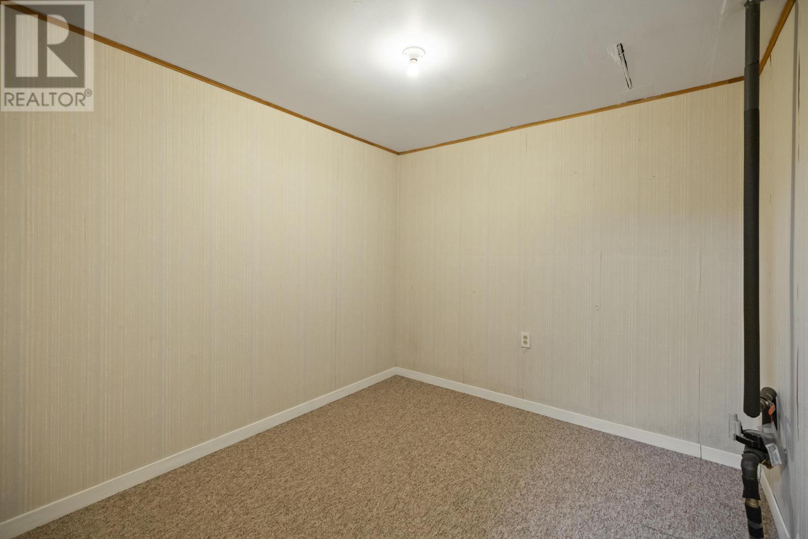 633 Queen Street Property Photo 36