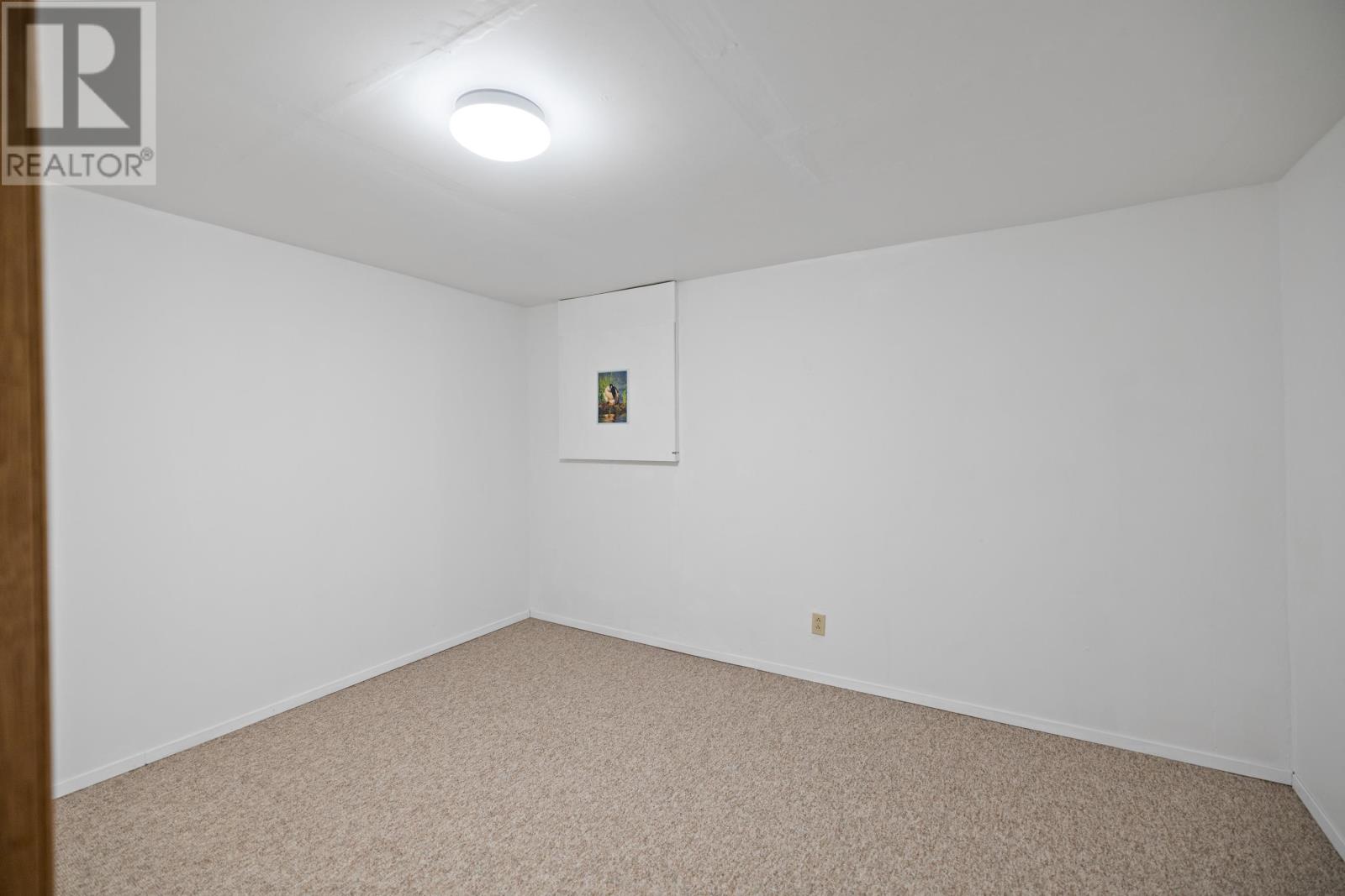 633 Queen Street Property Photo 40