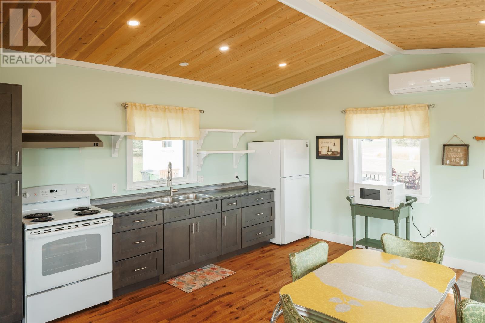 9 Clearview Lane Property Photo 6