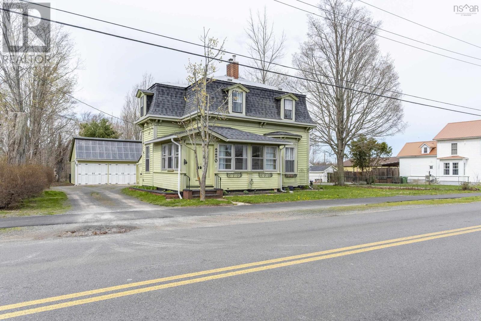 220 Main Street Property Photo 2