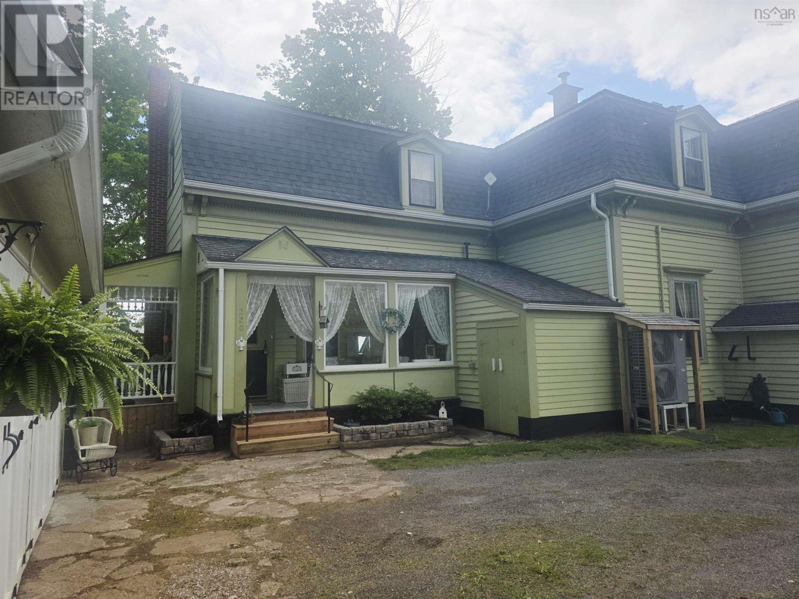 220 Main Street Property Photo 3