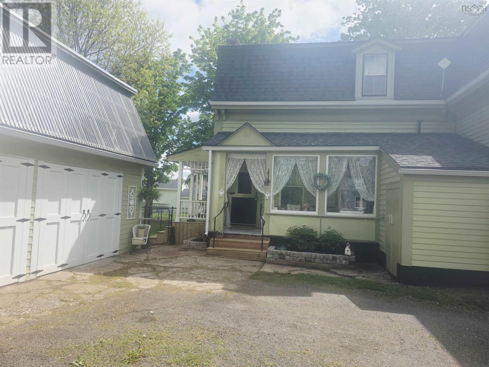220 Main Street Property Photo 5