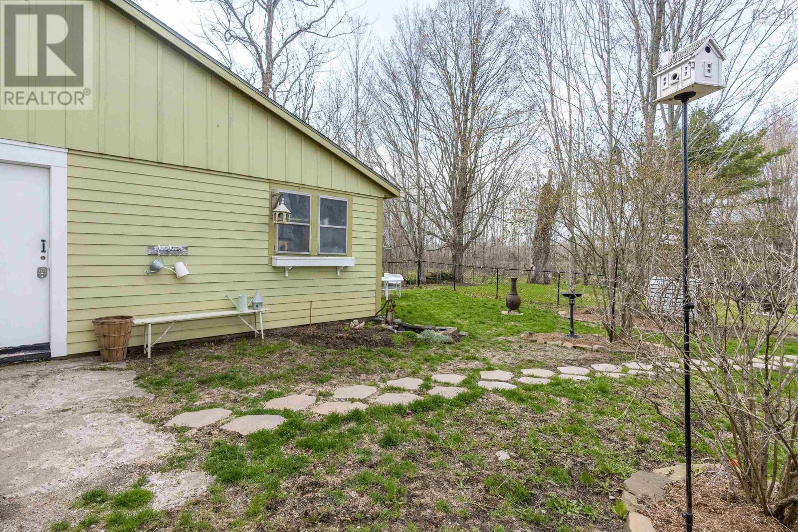 220 Main Street Property Photo 9