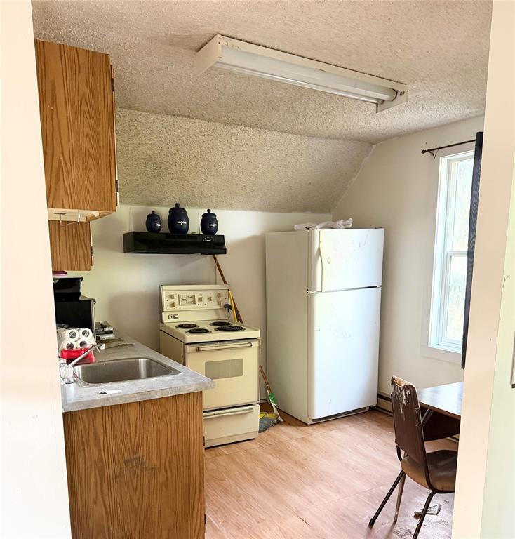 255 2nd Street Property Photo 2
