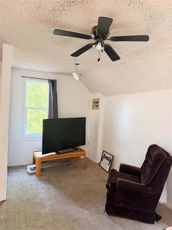 255 2nd Street Property Photo 4