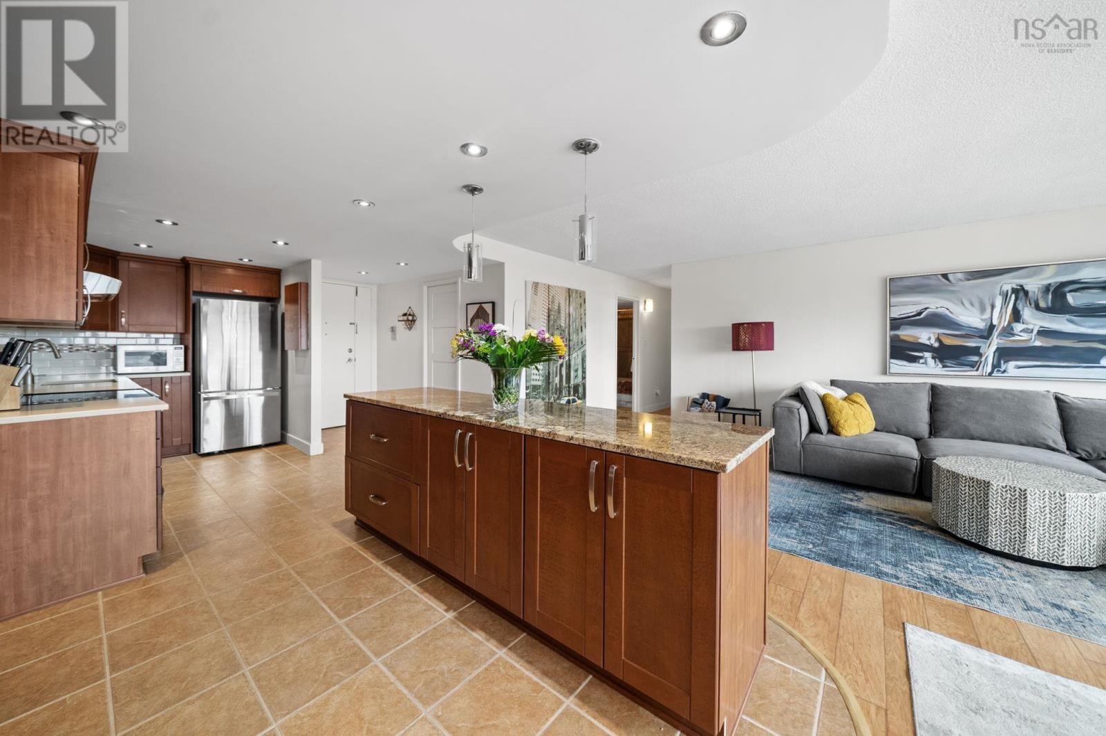 706 6369 Coburg Road Property Photo 15