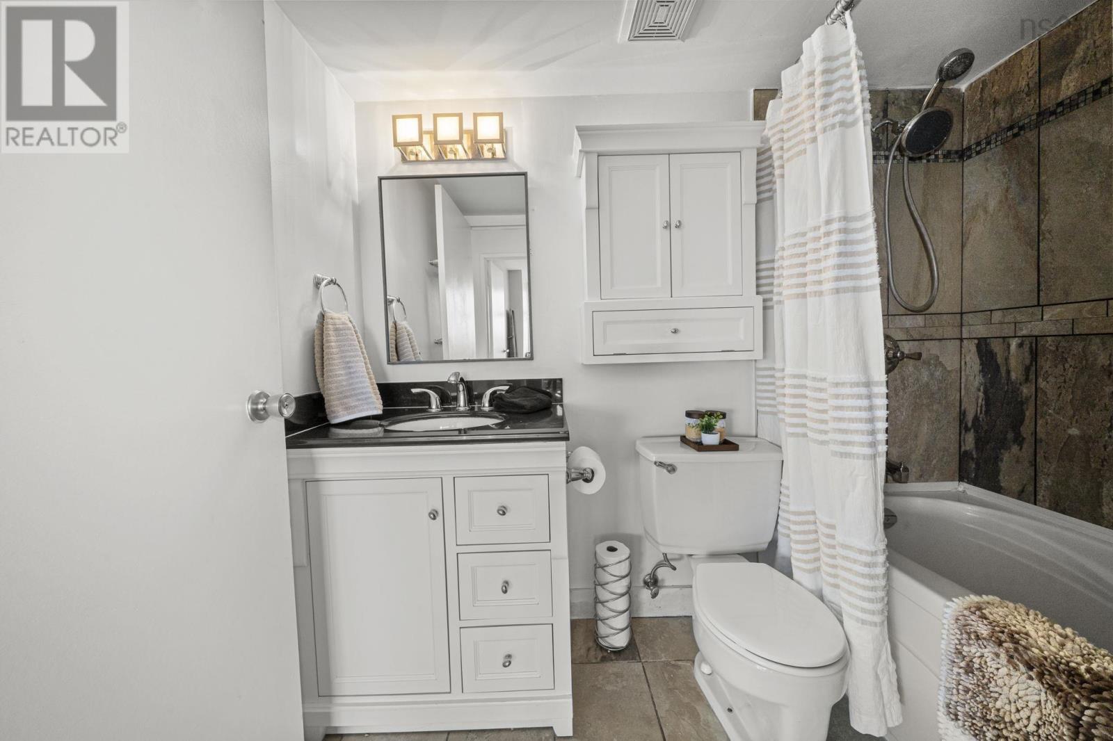 706 6369 Coburg Road Property Photo 31