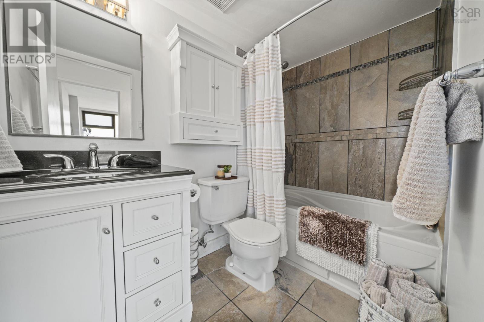706 6369 Coburg Road Property Photo 32
