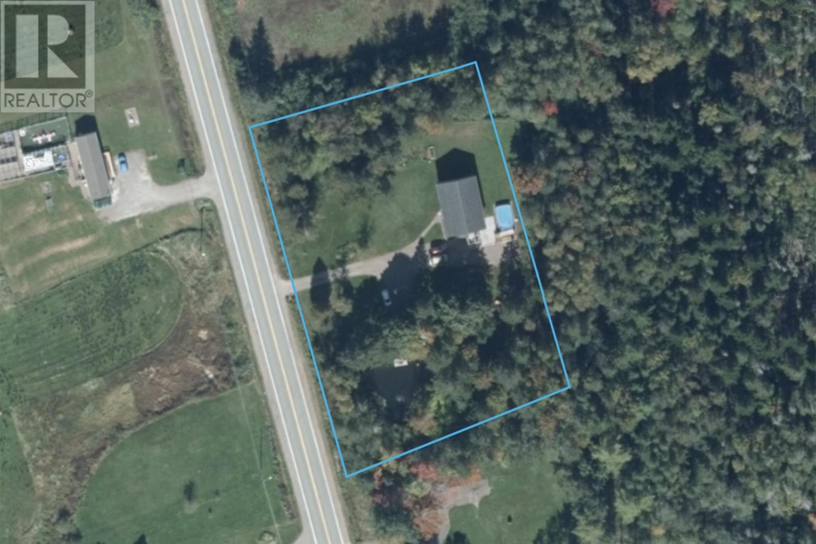 18372 Highway 2 Property Photo 2