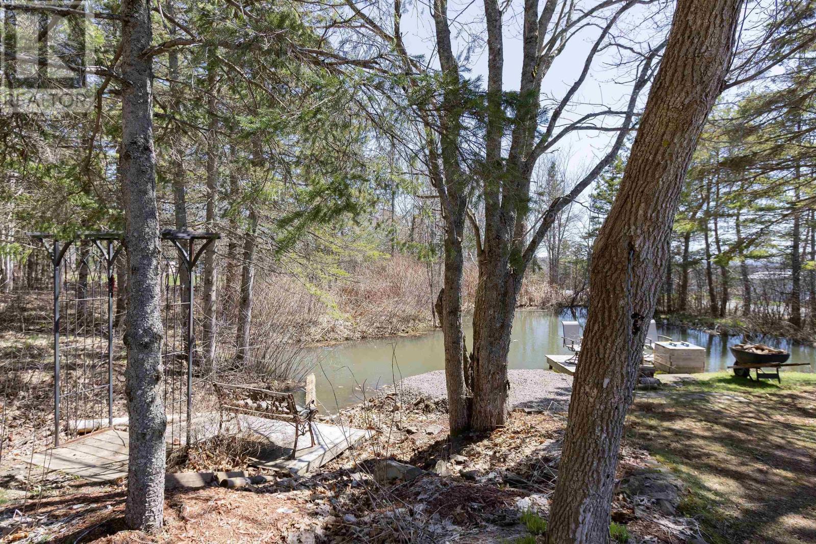 18372 Highway 2 Property Photo 3