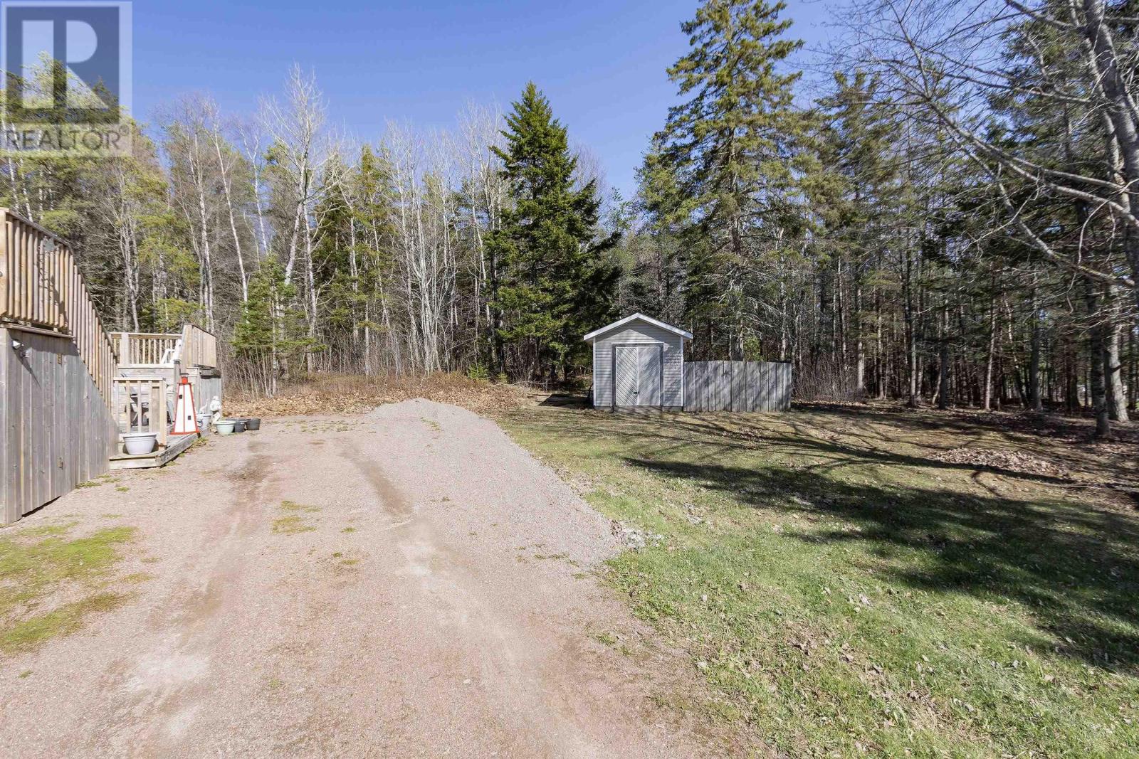 18372 Highway 2 Property Photo 4