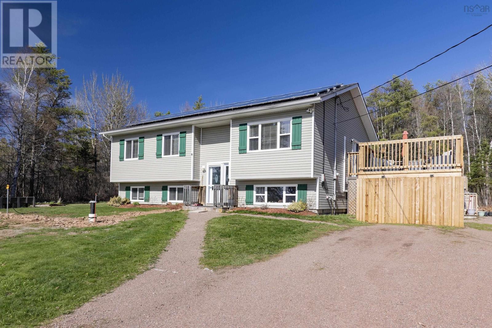 18372 Highway 2 Property Photo 5