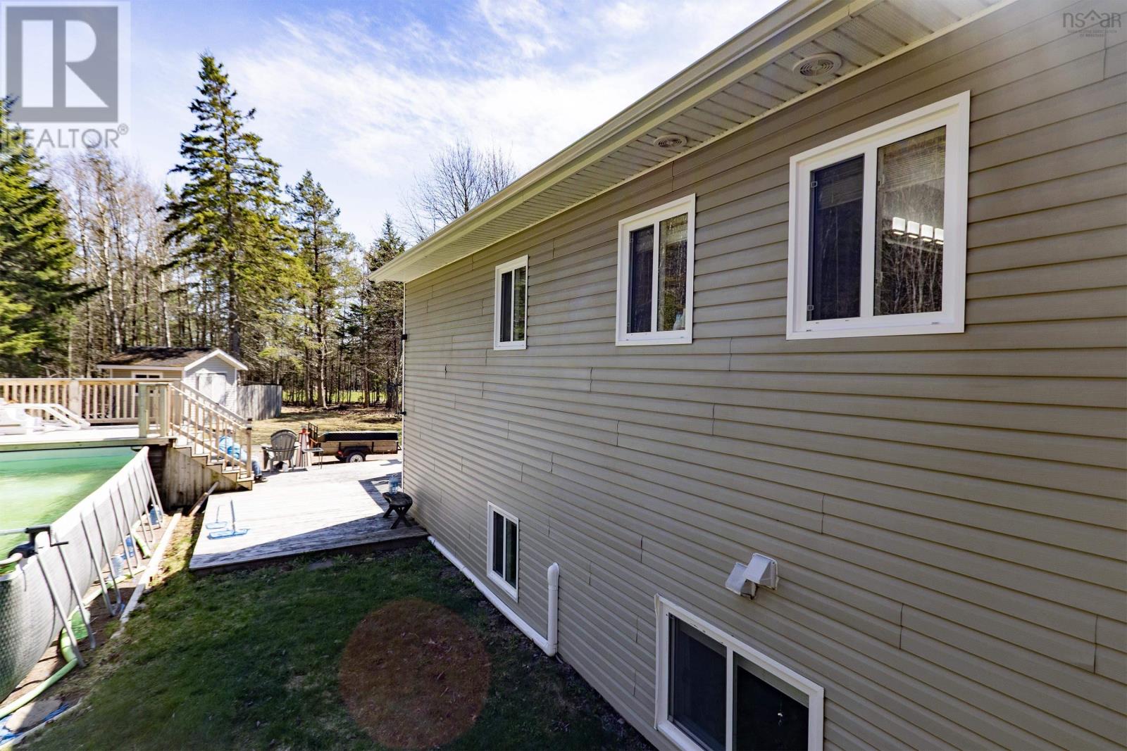 18372 Highway 2 Property Photo 29