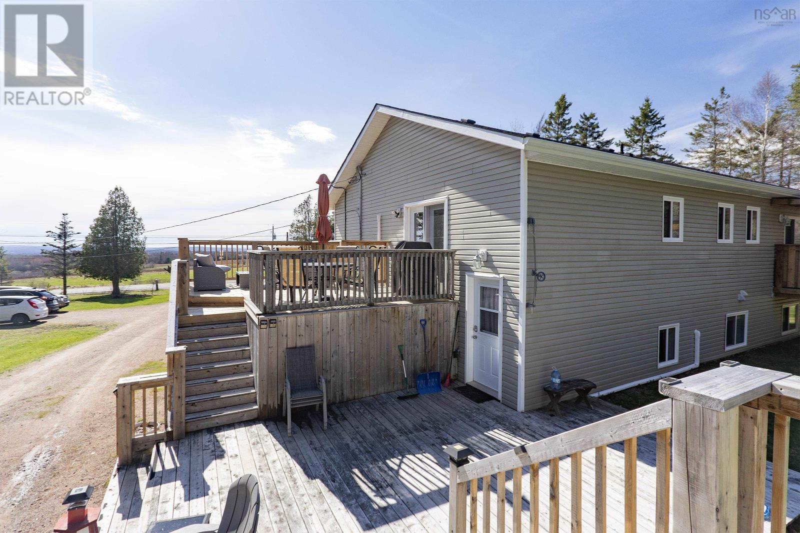 18372 Highway 2 Property Photo 30