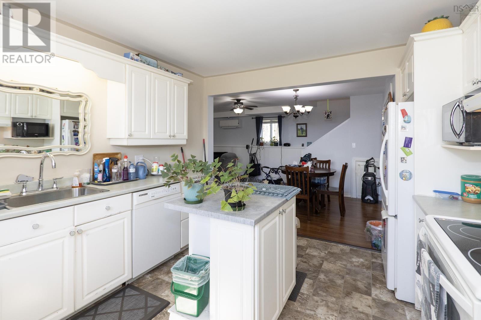18372 Highway 2 Property Photo 38
