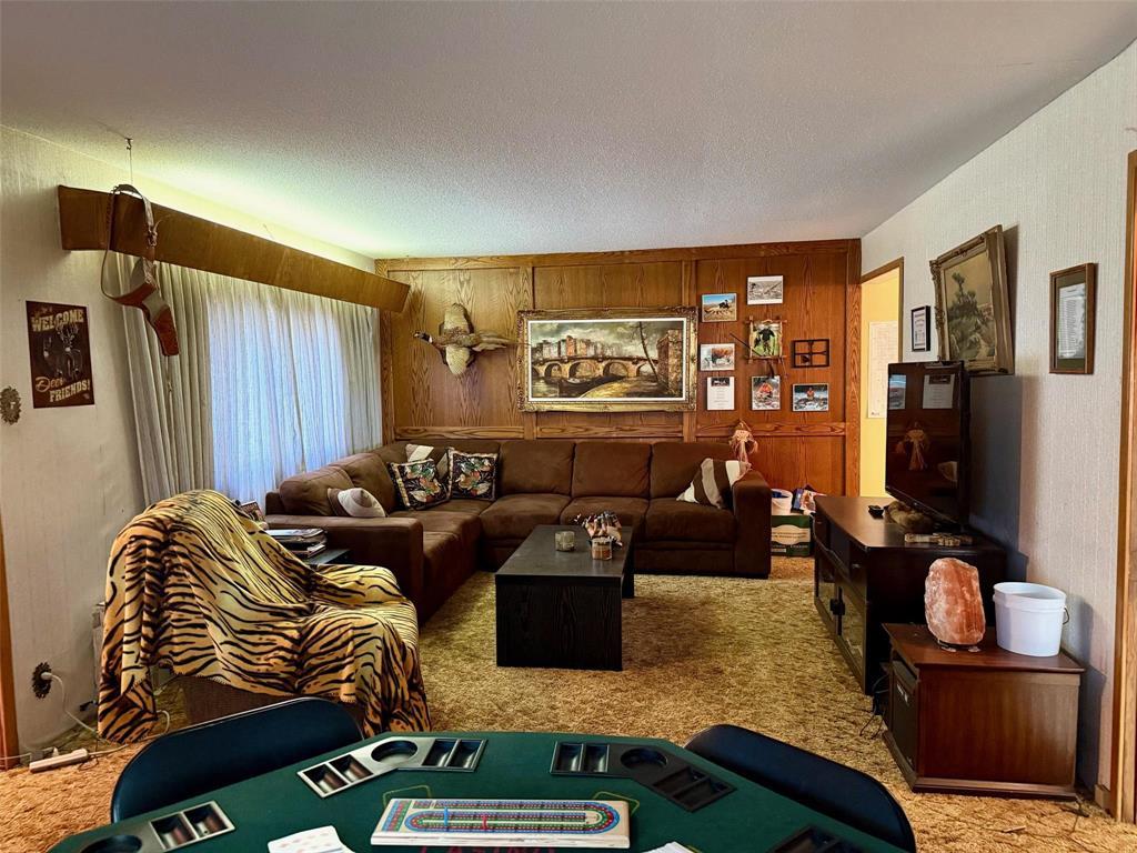 27 Thompson Avenue Property Photo 2
